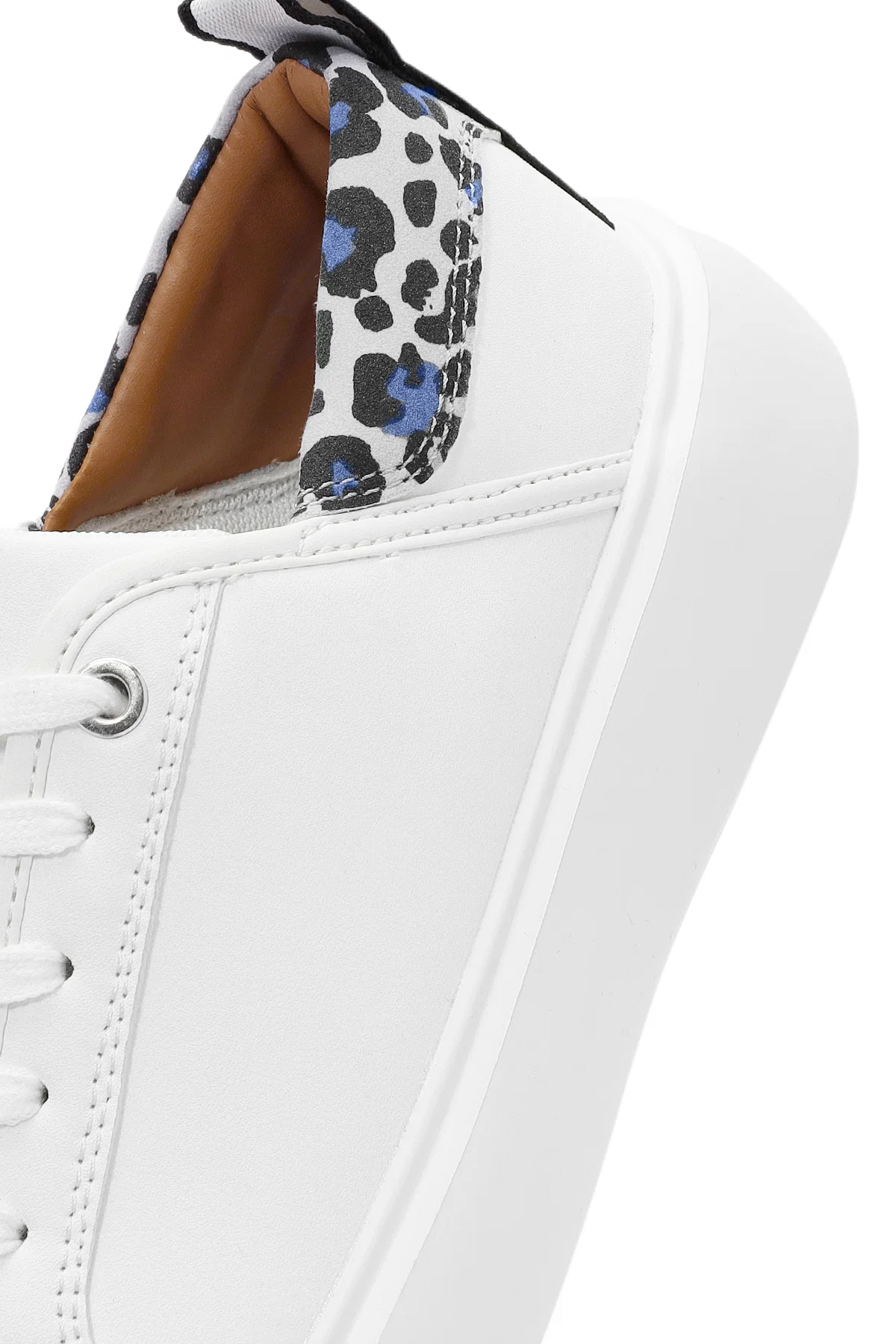 ACBC x Derimod Kadın Beyaz Bağcıklı Leopar Detaylı Sneaker - Image 10