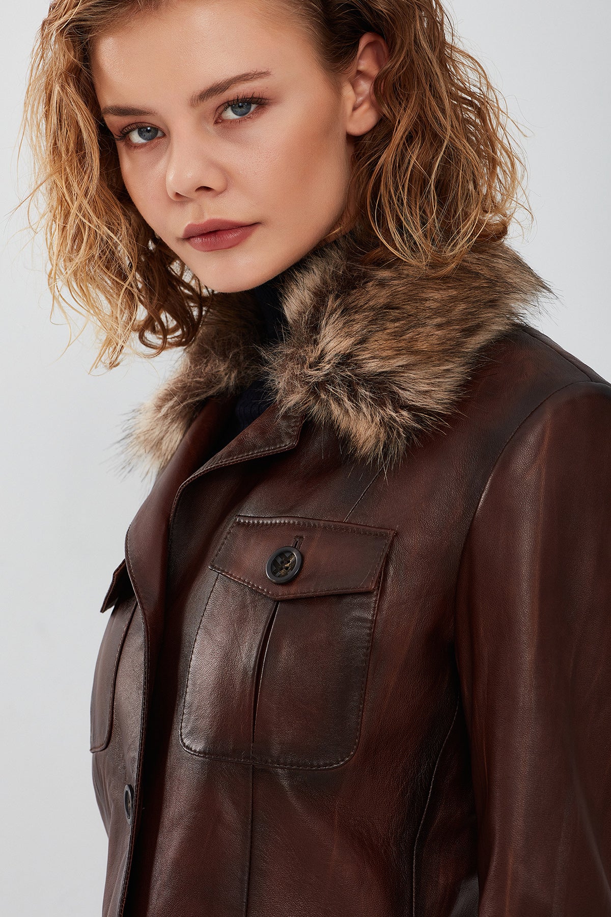 Anais Kadın Kahverengi Yakası Kürklü Blazer Deri Ceket - Image 6