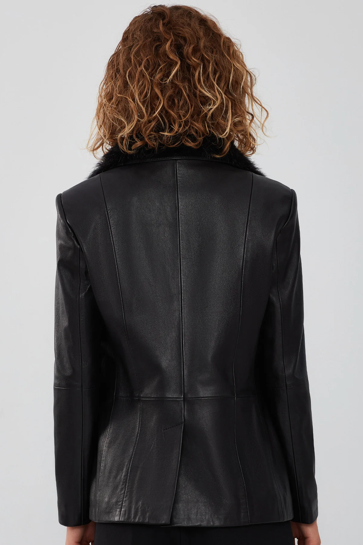 Anais Kadın Siyah Yakası Kürklü Blazer Deri Ceket - Image 3