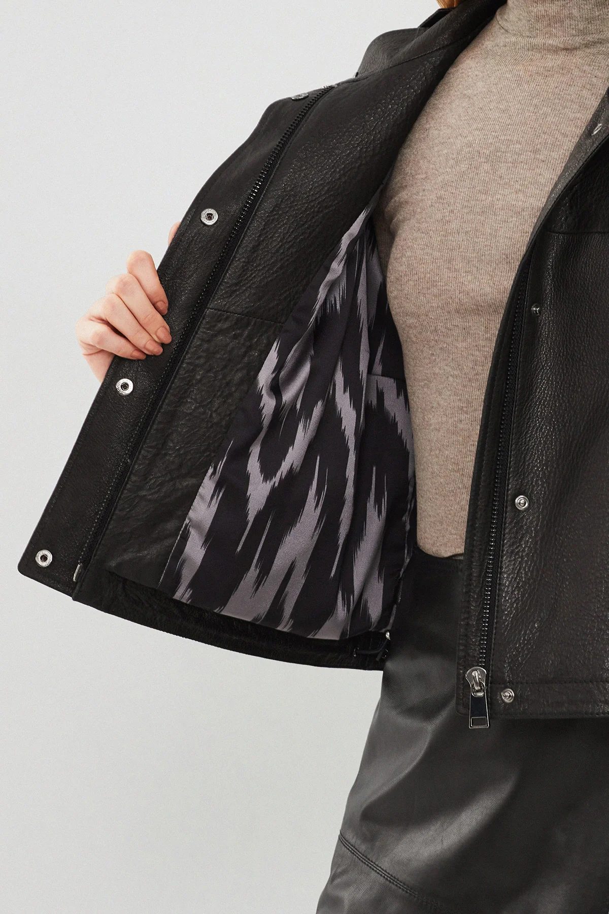 Cassy Kadın Siyah Oversize Deri Ceket - Image 8