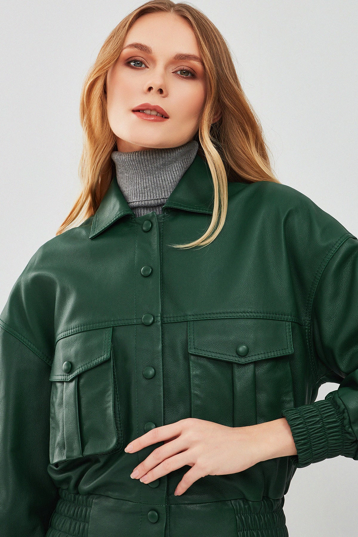 Chloe Kadın Yeşil Oversize Kısa Deri Mont - Image 6