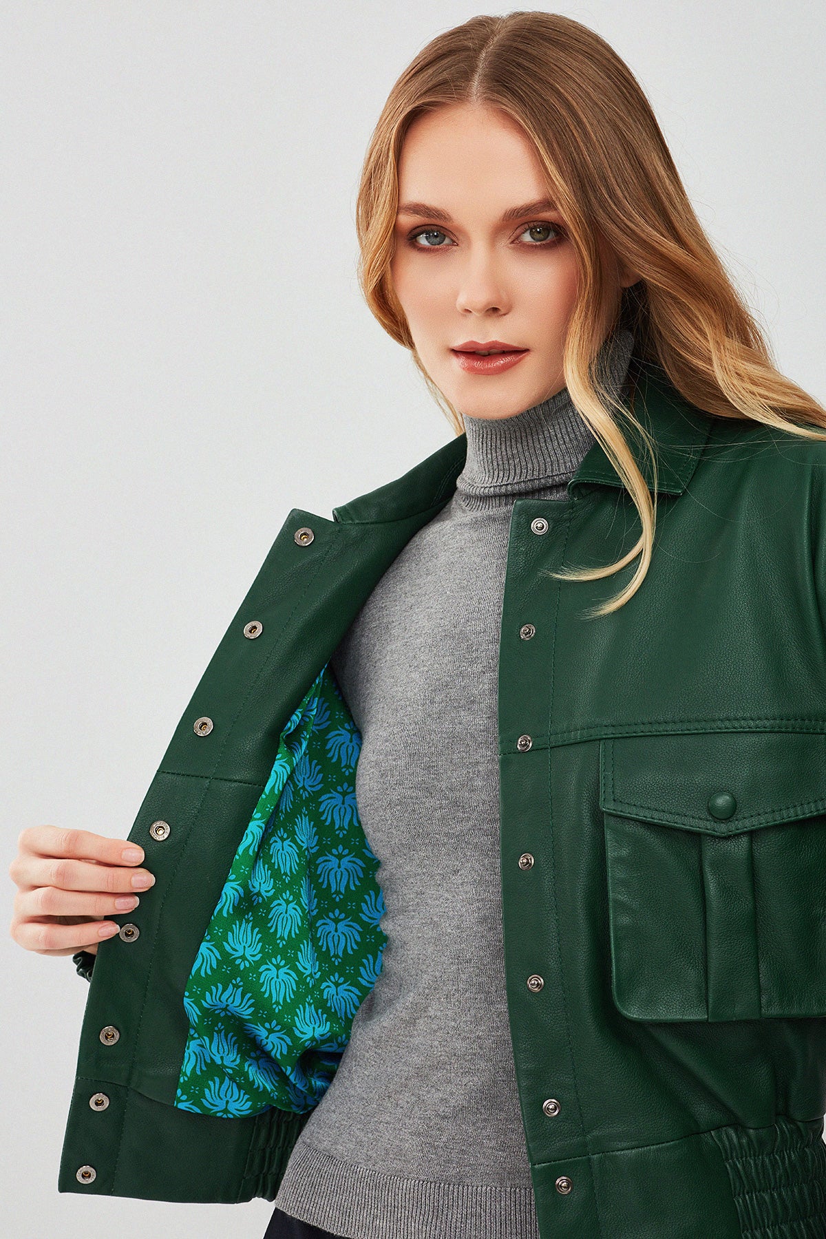 Chloe Kadın Yeşil Oversize Kısa Deri Mont - Image 8