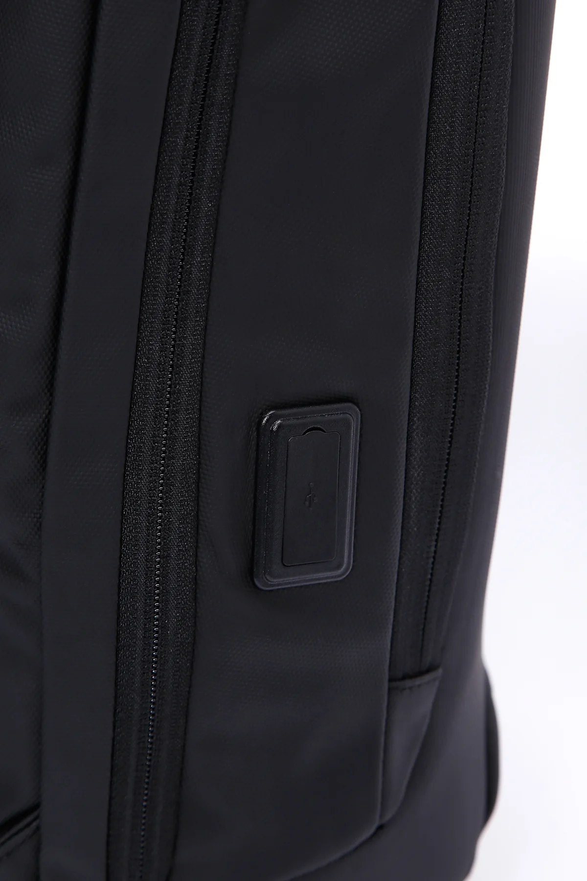 D-Pack Unisex Siyah Teknolojik Hardcase Sırt Çantası - Image 10