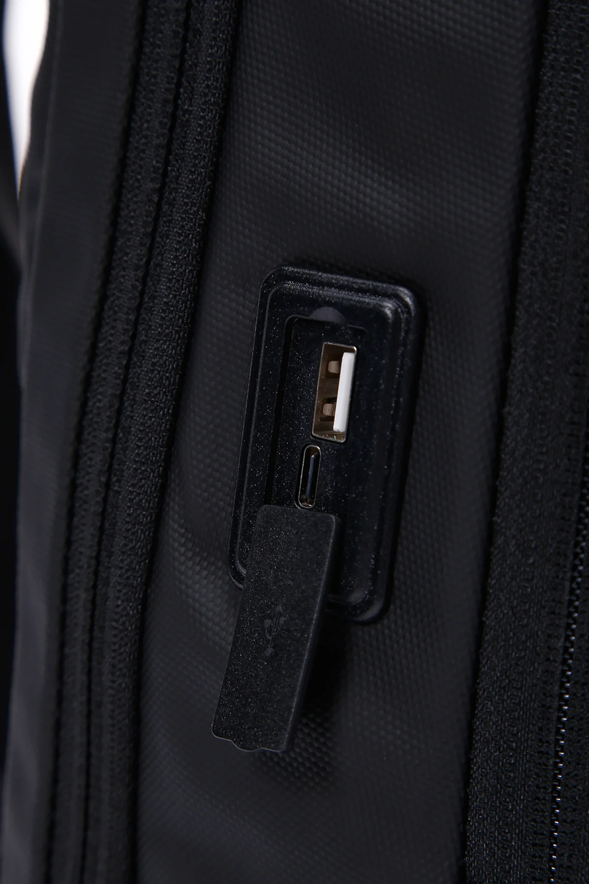 D-Pack Unisex Siyah Teknolojik Hardcase Sırt Çantası - Image 9
