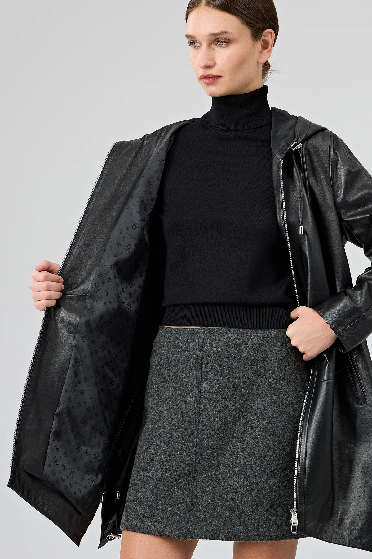 Daniela Kadın Siyah Kapüşonlu Oversize Deri Kaban - Image 7