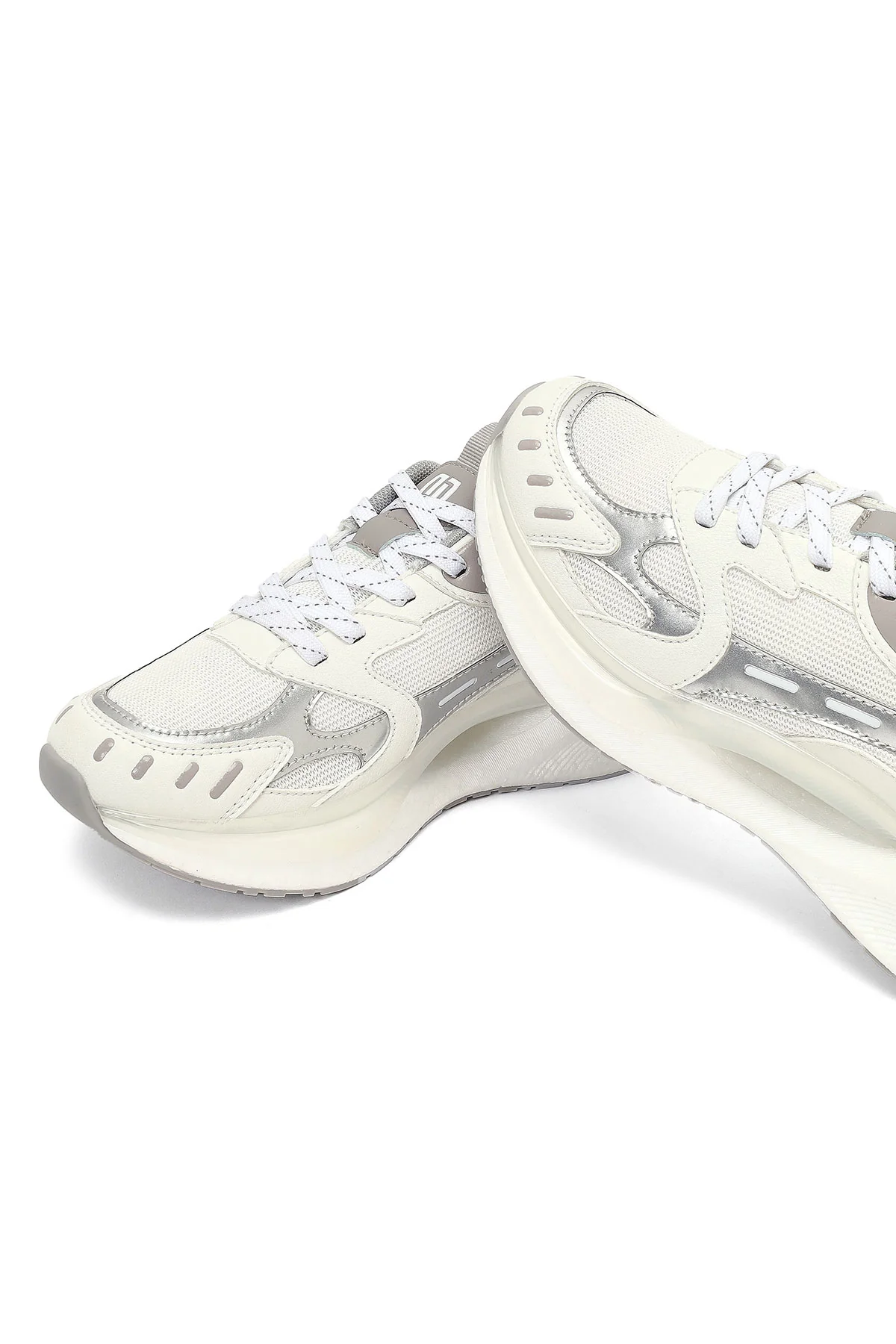 Derimod Studio Kadın Gümüş Bağcıklı Kalın Tabanlı Sneaker - Image 12