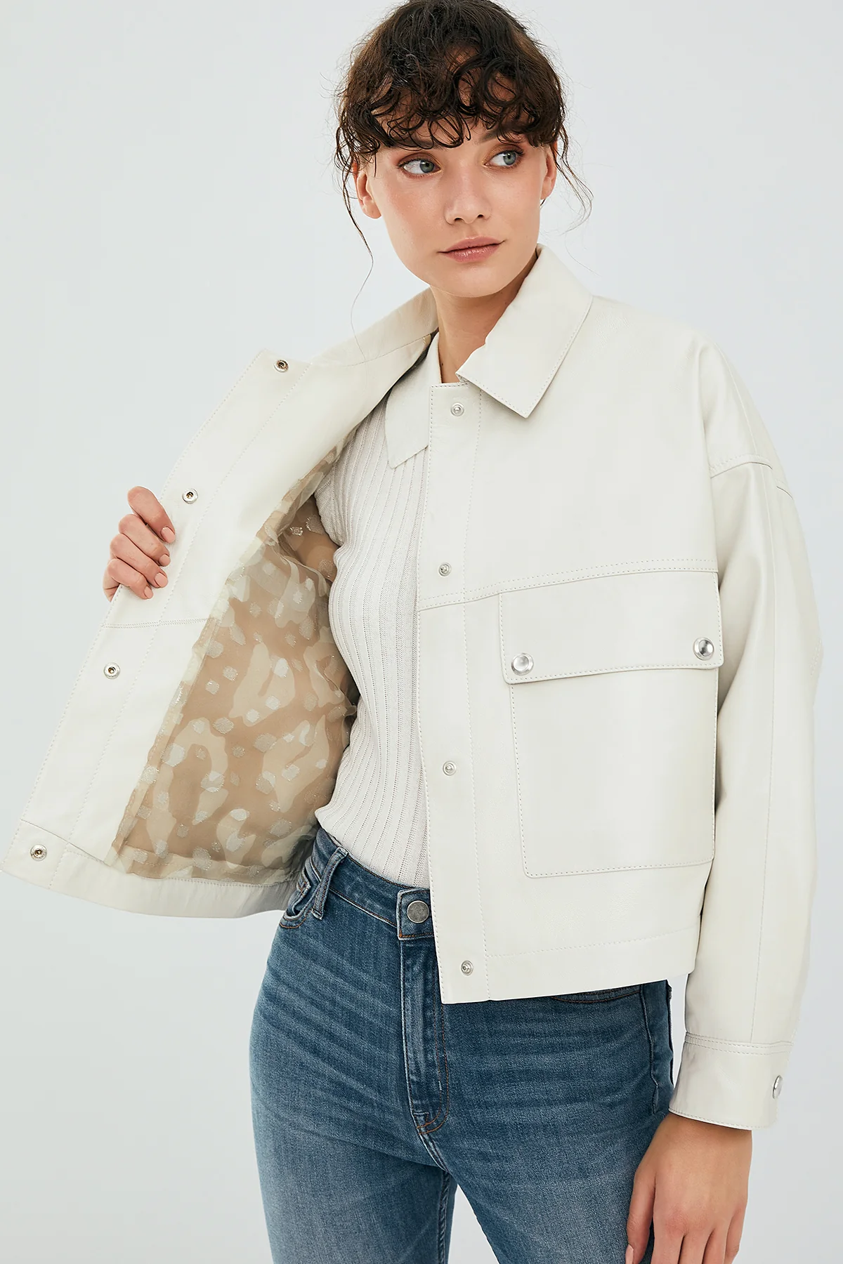 Dora Kadın Ekru Oversize Kısa Deri Ceket - Image 5