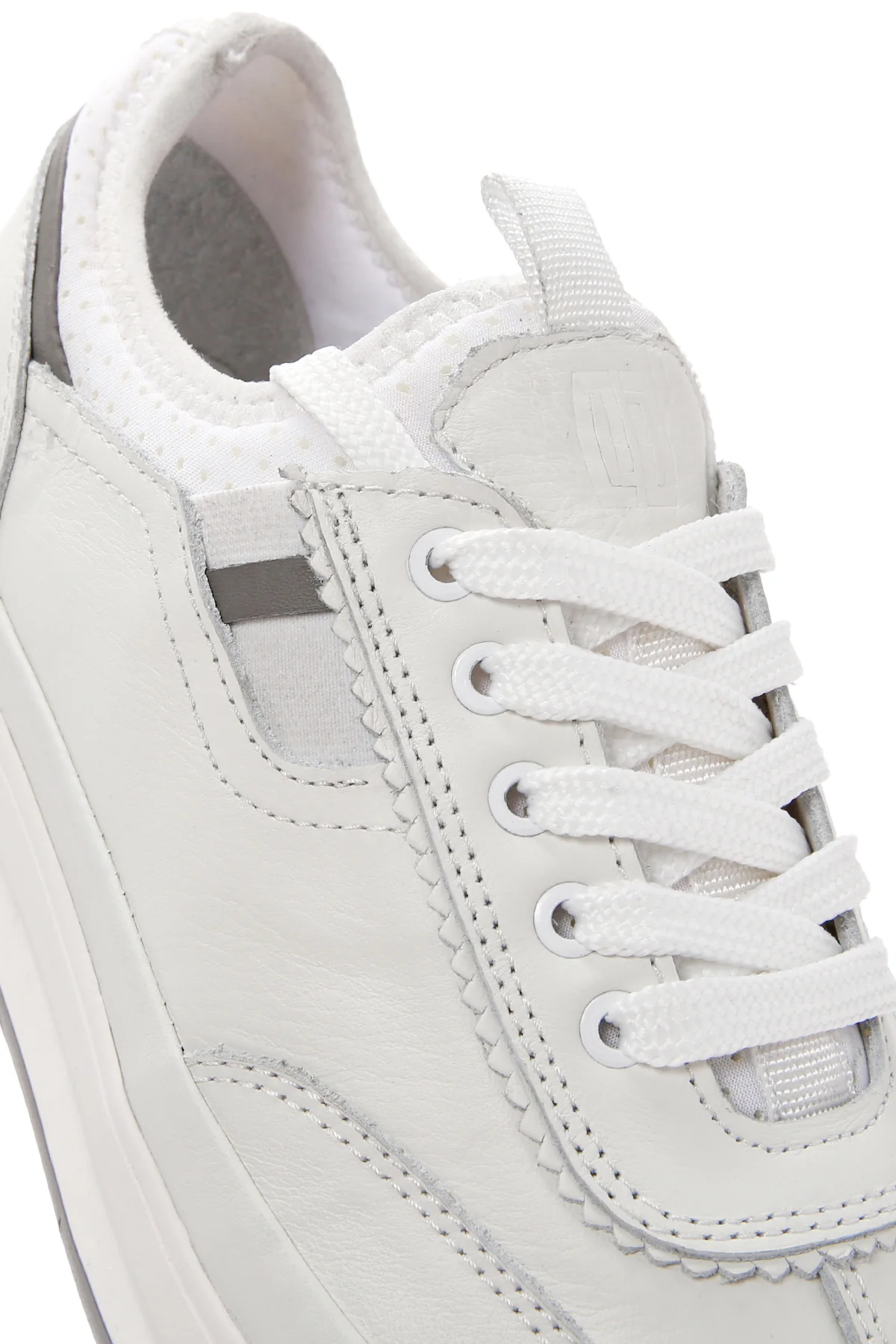 Erkek Beyaz Bağcıklı Deri Sneaker - Image 10