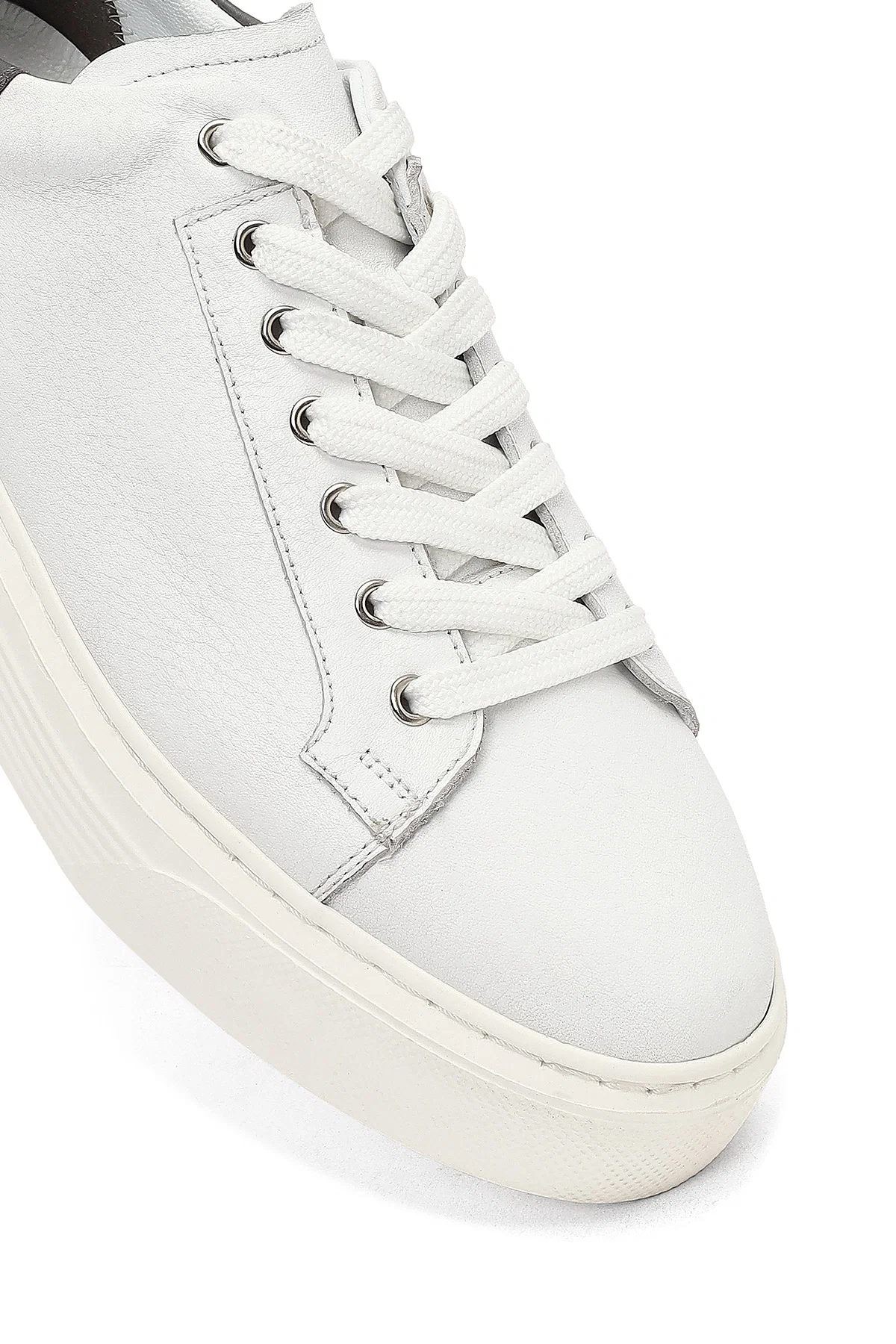 Erkek Beyaz Bağcıklı Kalın Tabanlı Deri Sneaker - Image 8