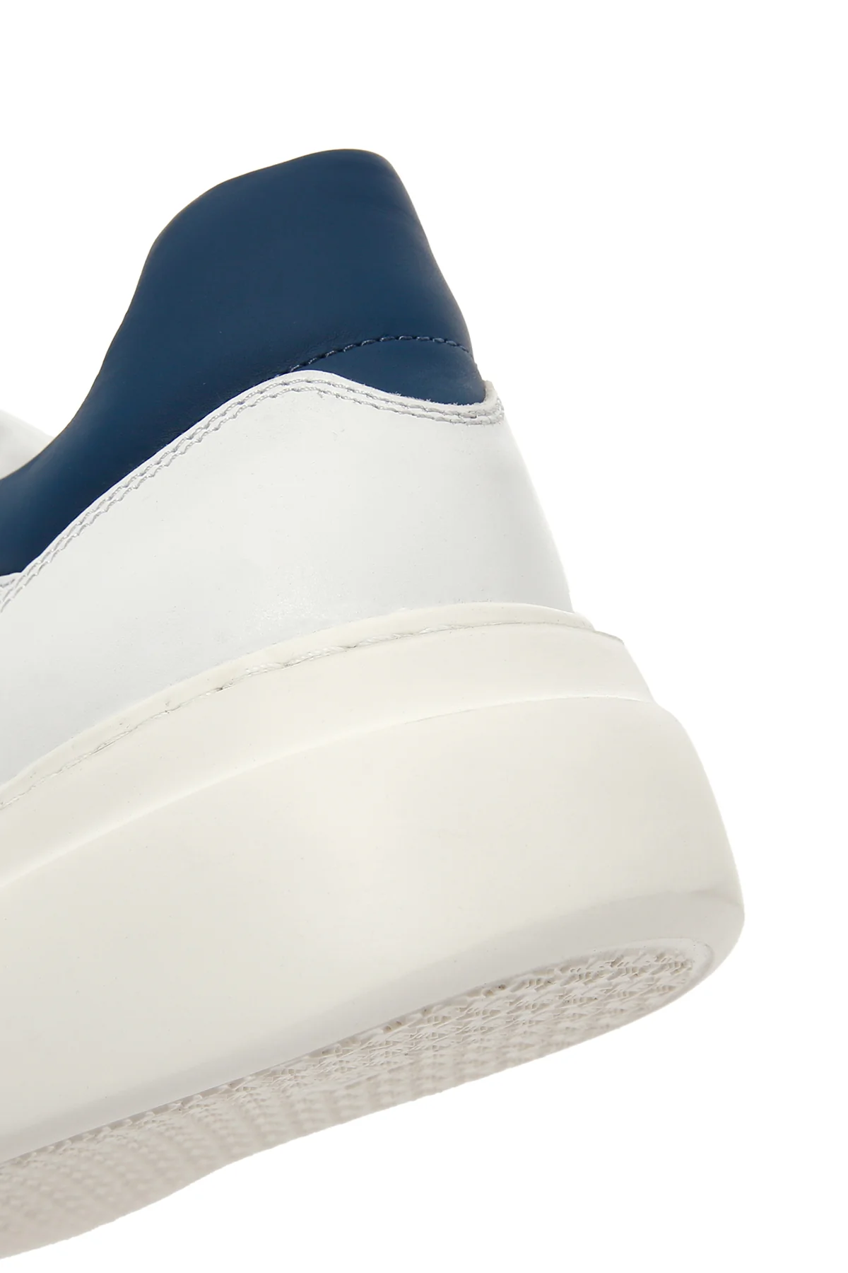 Erkek Beyaz Bağcıklı Kalın Tabanlı Deri Sneaker - Image 10