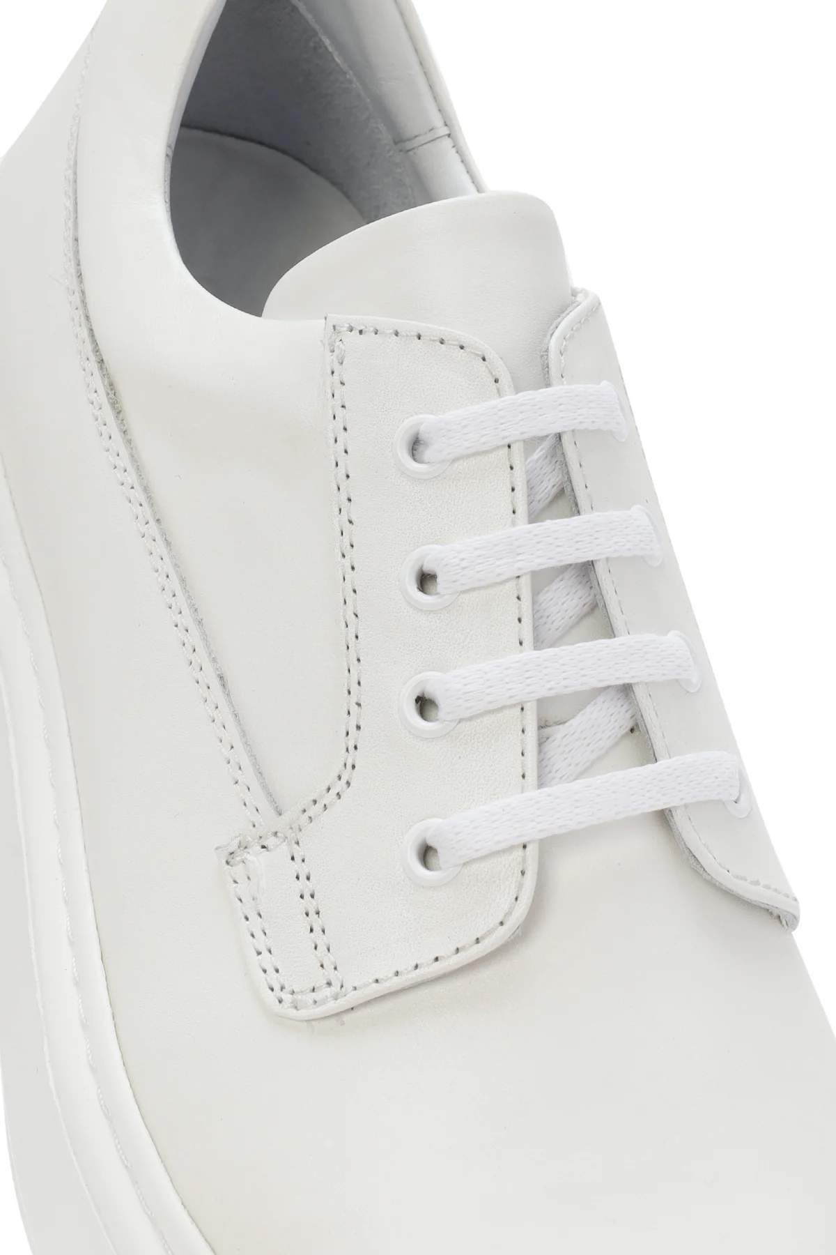 Erkek Beyaz Bağcıklı Kalın Tabanlı Deri Sneaker - Image 9