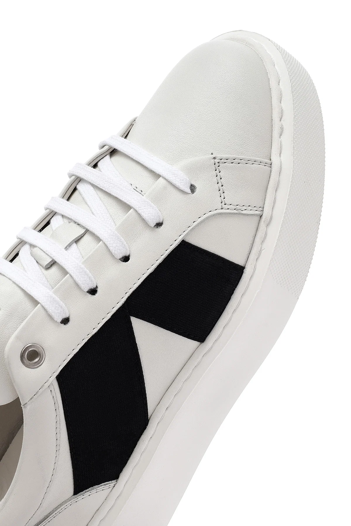 Erkek Beyaz Bağcıklı Kalın Tabanlı Deri Sneaker - Image 10