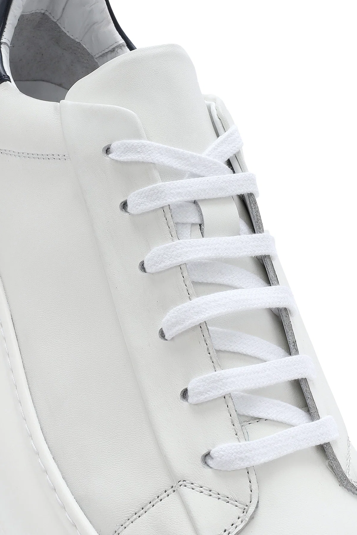 Erkek Beyaz Bağcıklı Kalın Tabanlı Deri Sneaker - Image 9