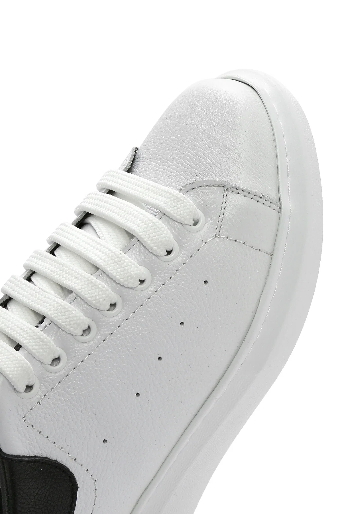 Erkek Beyaz Bağcıklı Kalın Tabanlı Deri Sneaker - Image 8