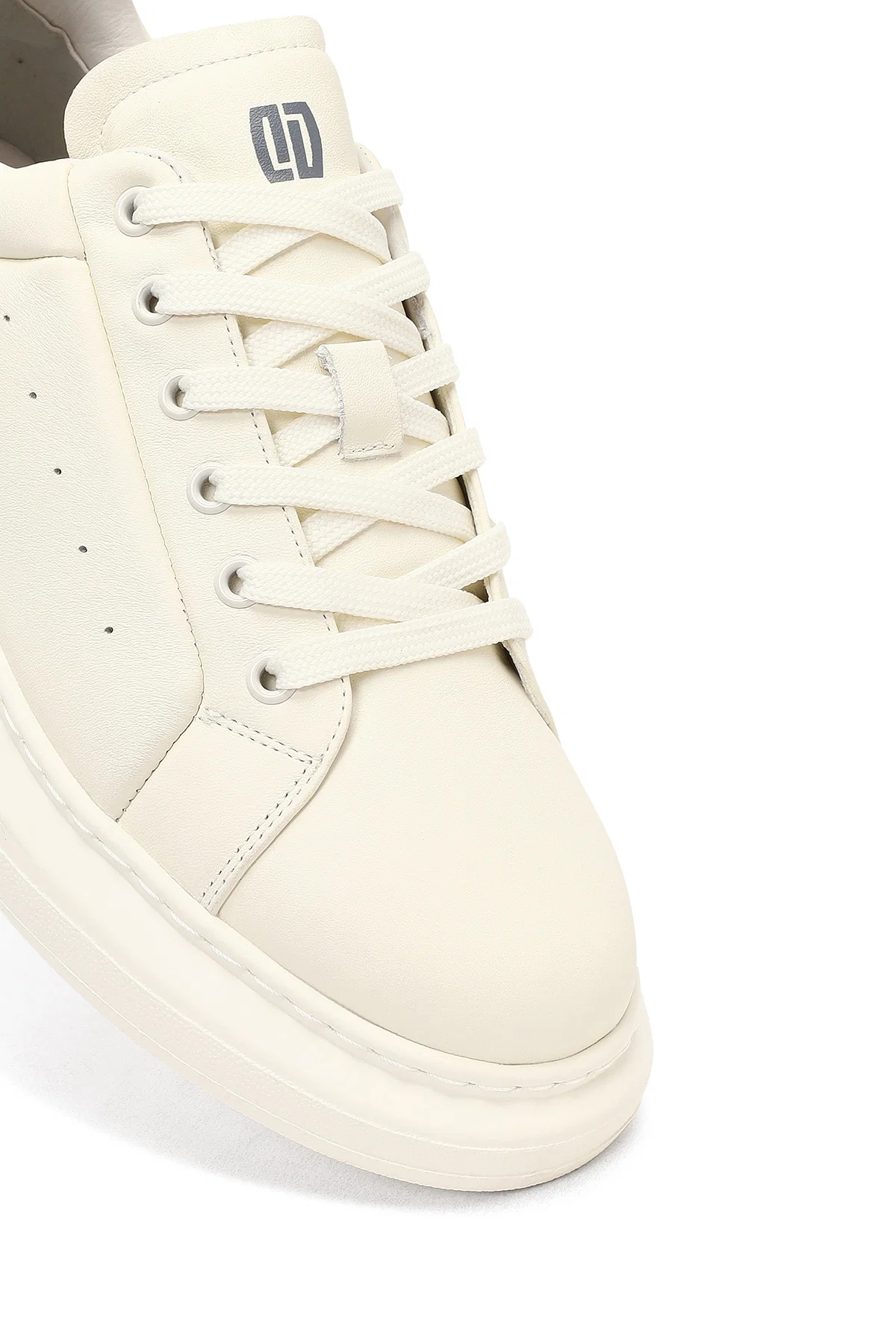 Erkek Beyaz Bağcıklı Kalın Tabanlı Deri Sneaker - Image 10