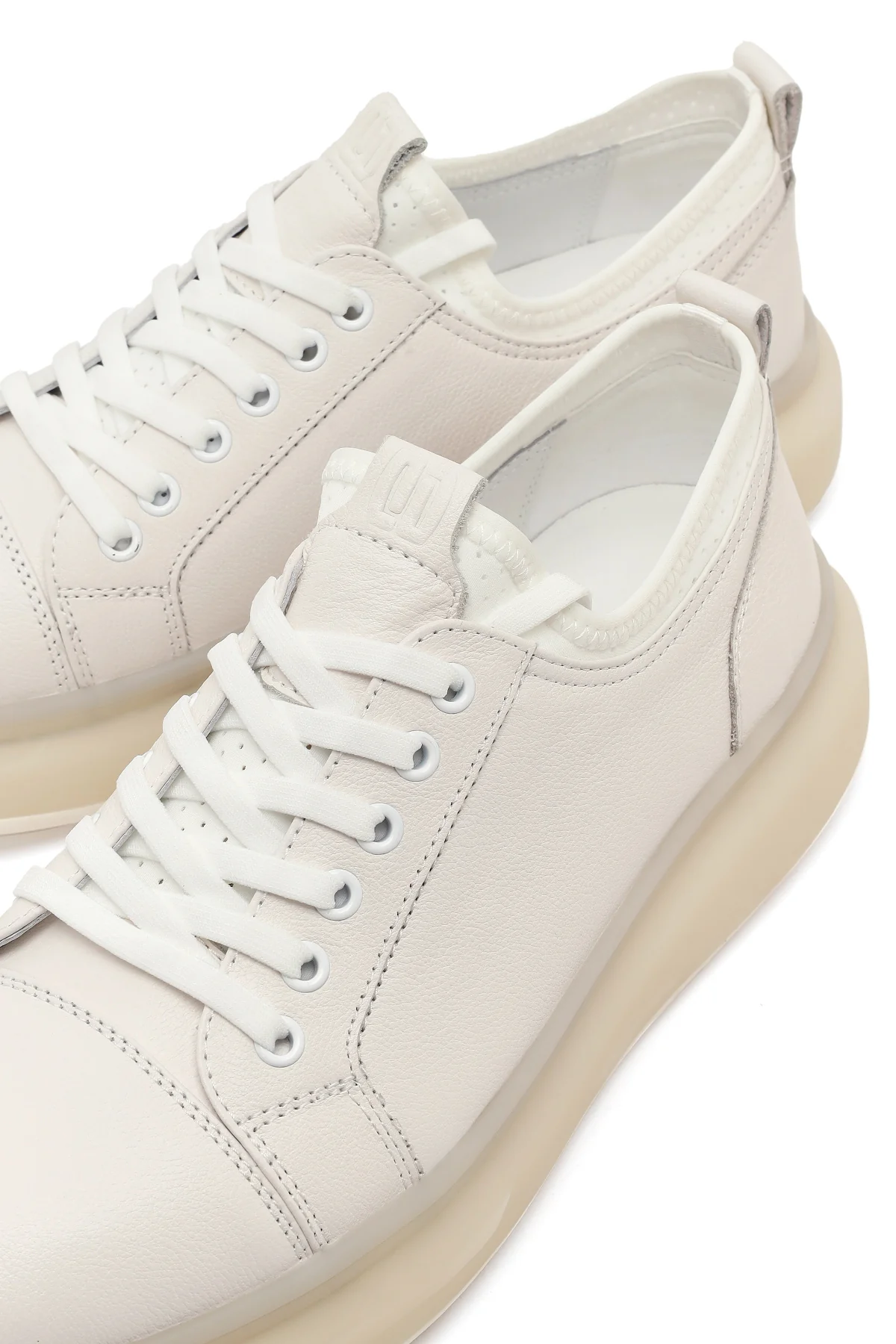 Erkek Beyaz Bağcıklı Kalın Tabanlı Deri Sneaker - Image 10