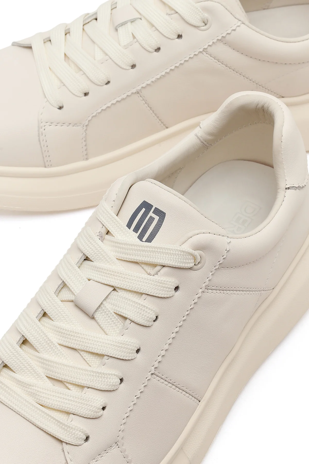 Erkek Beyaz Bağcıklı Kalın Tabanlı Deri Sneaker - Image 11