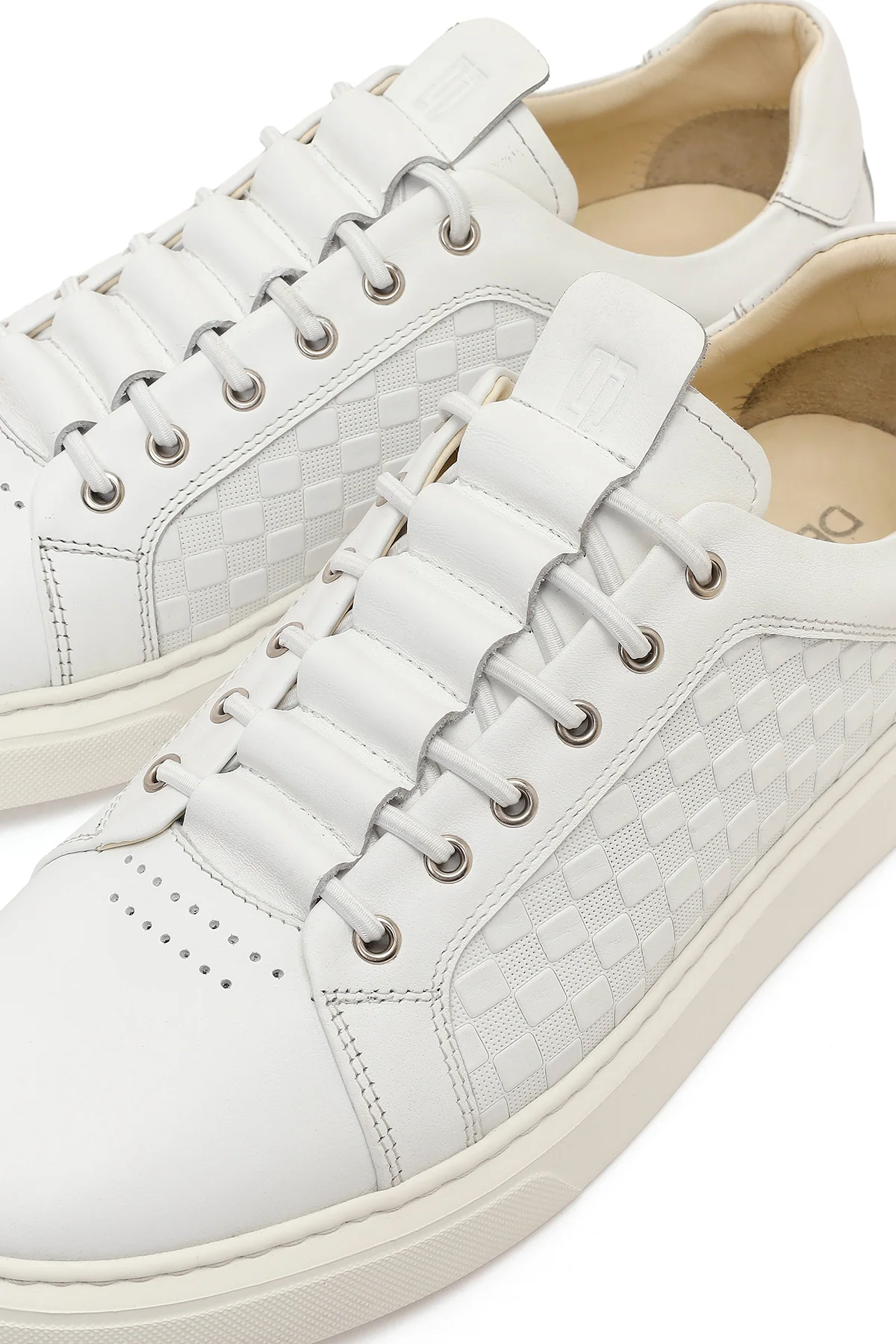 Erkek Beyaz Bağcıklı Kalın Tabanlı Desenli Deri Sneaker - Image 10