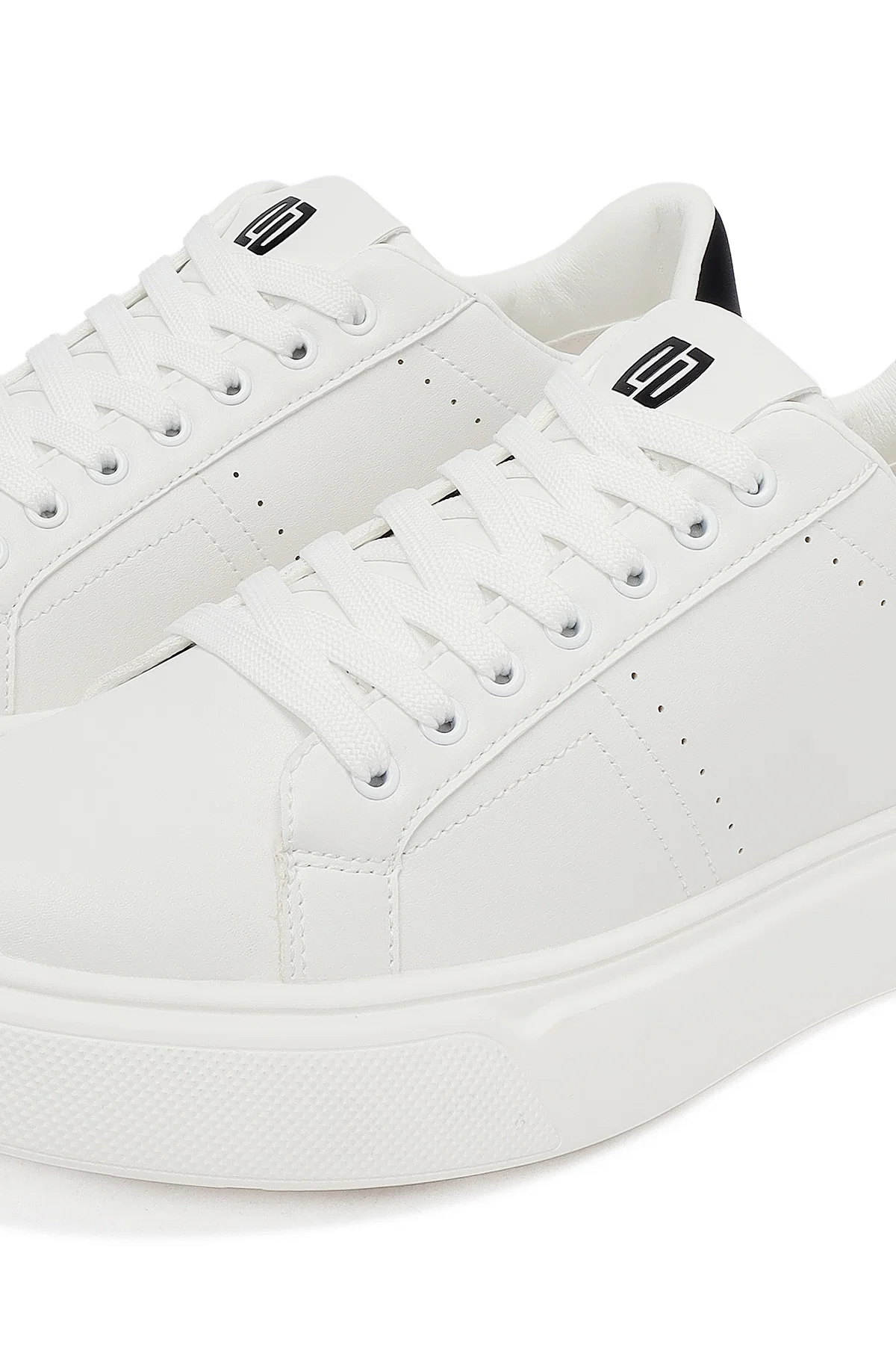 Erkek Beyaz Bağcıklı Kalın Tabanlı Sneaker - Image 11