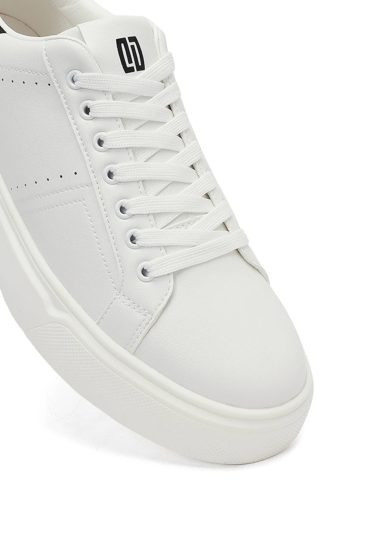 Erkek Beyaz Bağcıklı Kalın Tabanlı Sneaker - Image 9