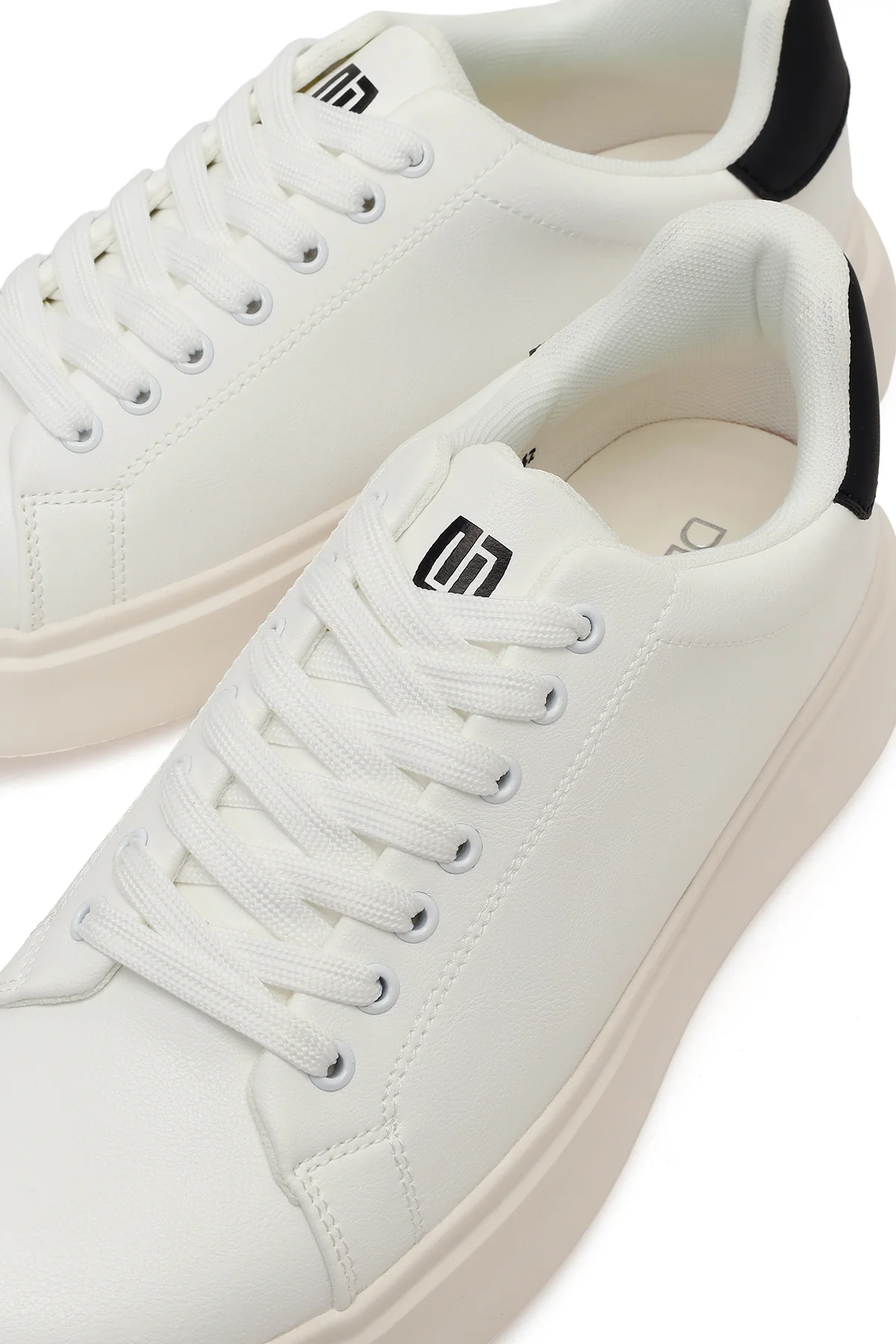 Erkek Beyaz Bağcıklı Kalın Tabanlı Sneaker - Image 10