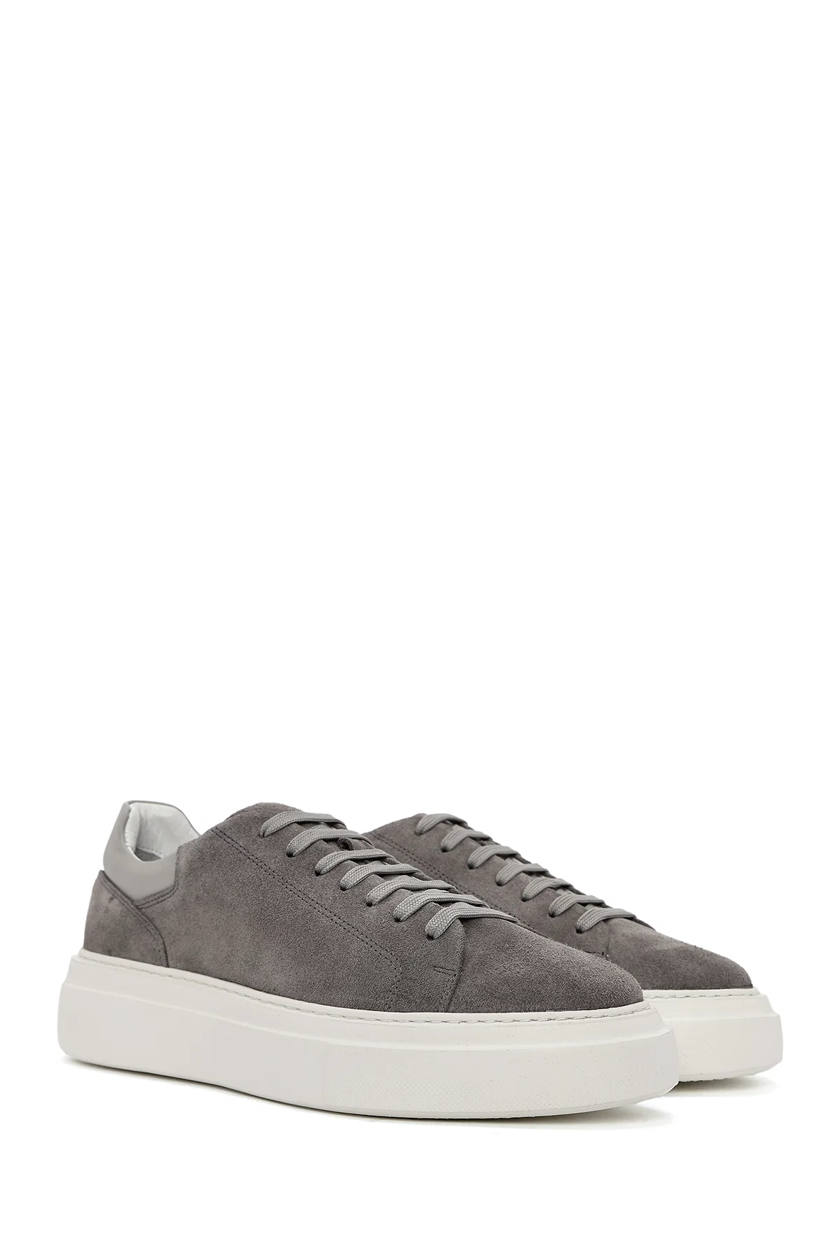 Erkek Gri Bağcıklı Kalın Tabanlı Süet Deri Sneaker - Image 3
