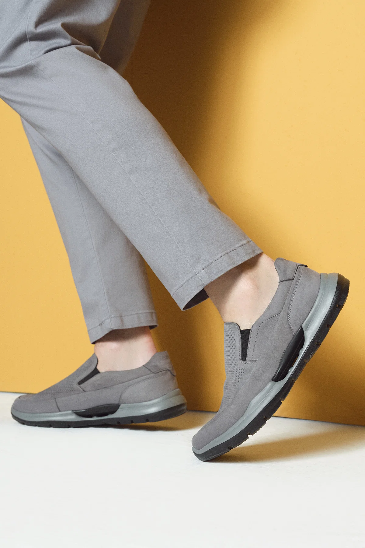 Erkek Gri Kalın Tabanlı Nubuk Deri Comfort Loafer - Image 2