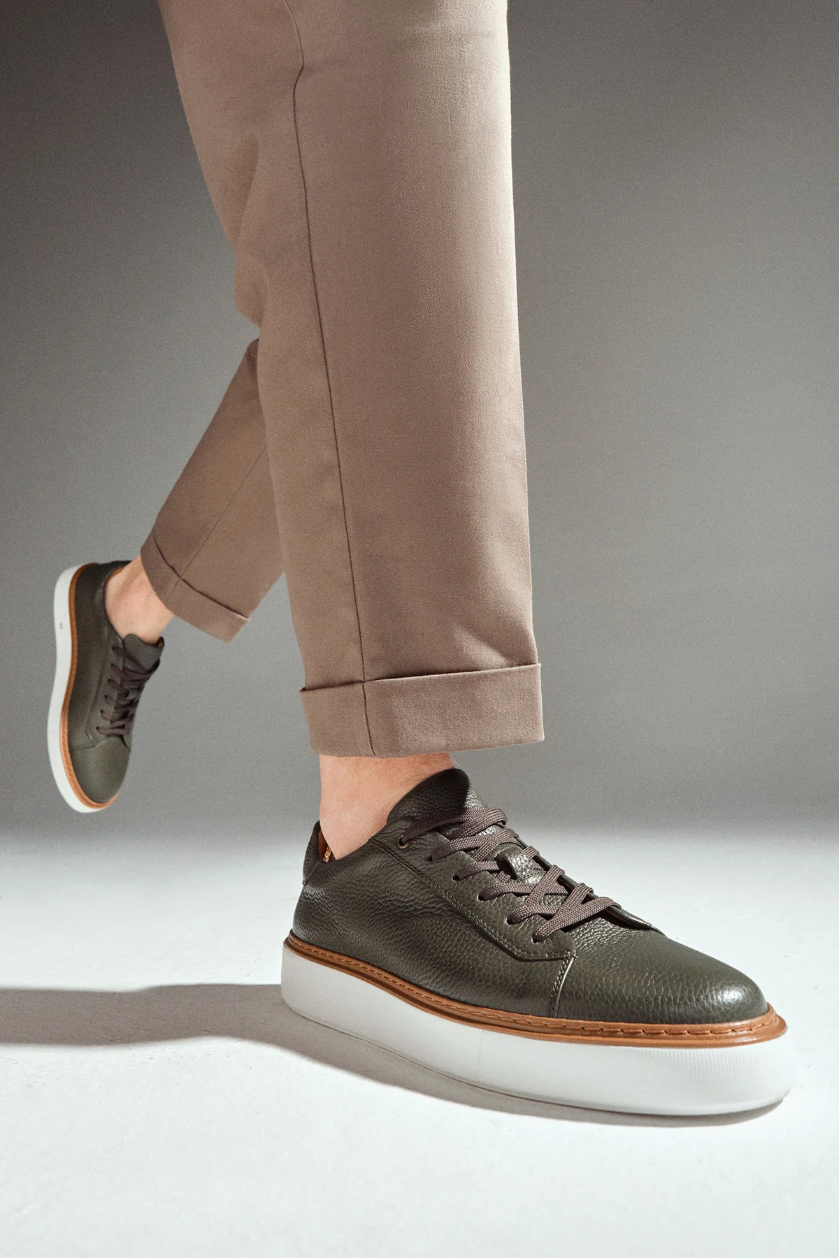 Erkek Haki Bağcıklı Kalın Tabanlı Deri Sneaker - Image 2