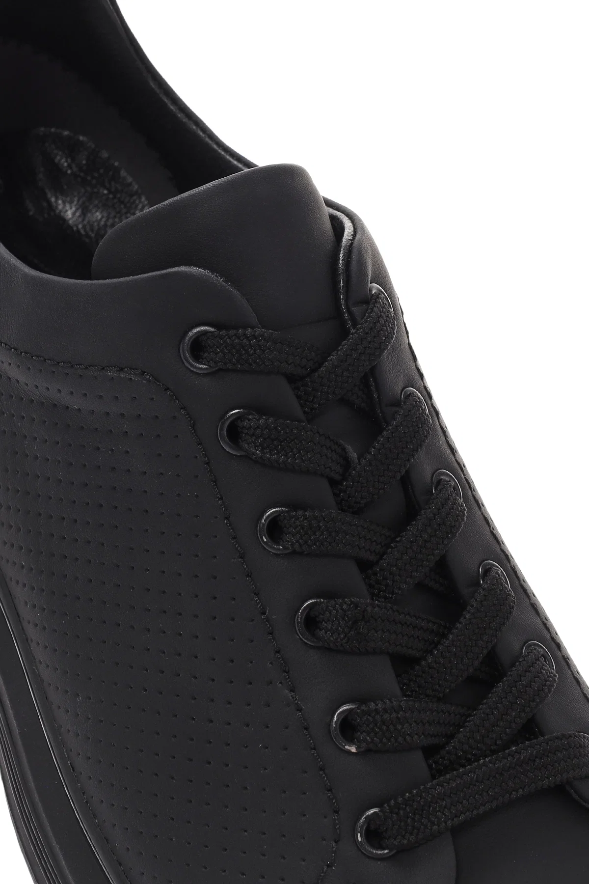 Erkek Siyah Bağcıklı Delikli Deri Sneaker - Image 9