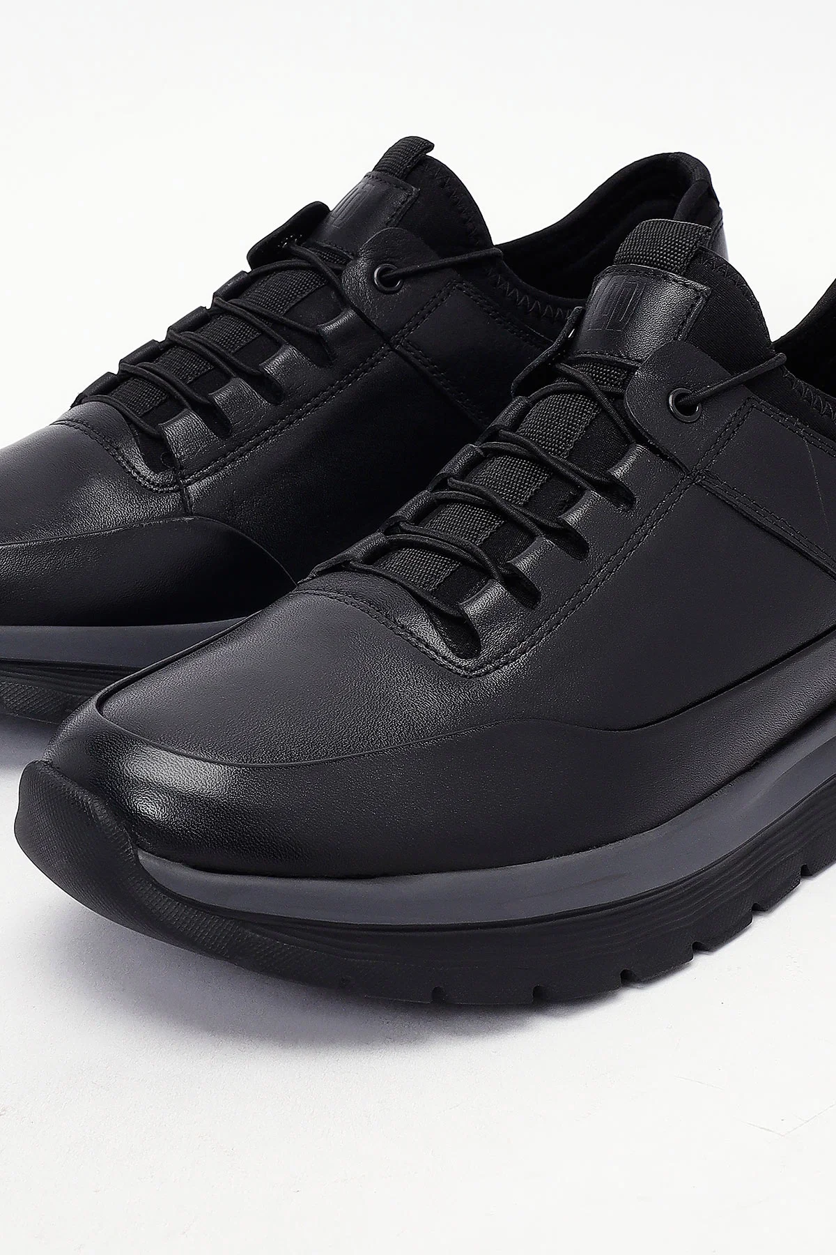 Erkek Siyah Bağcıklı Deri Casual Sneaker - Image 10