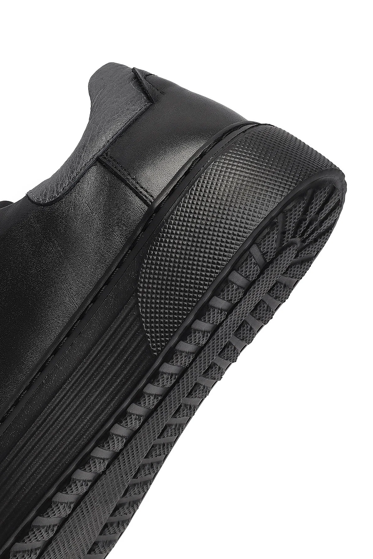 Erkek Siyah Bağcıklı Kalın Tabanlı Deri Sneaker - Image 8