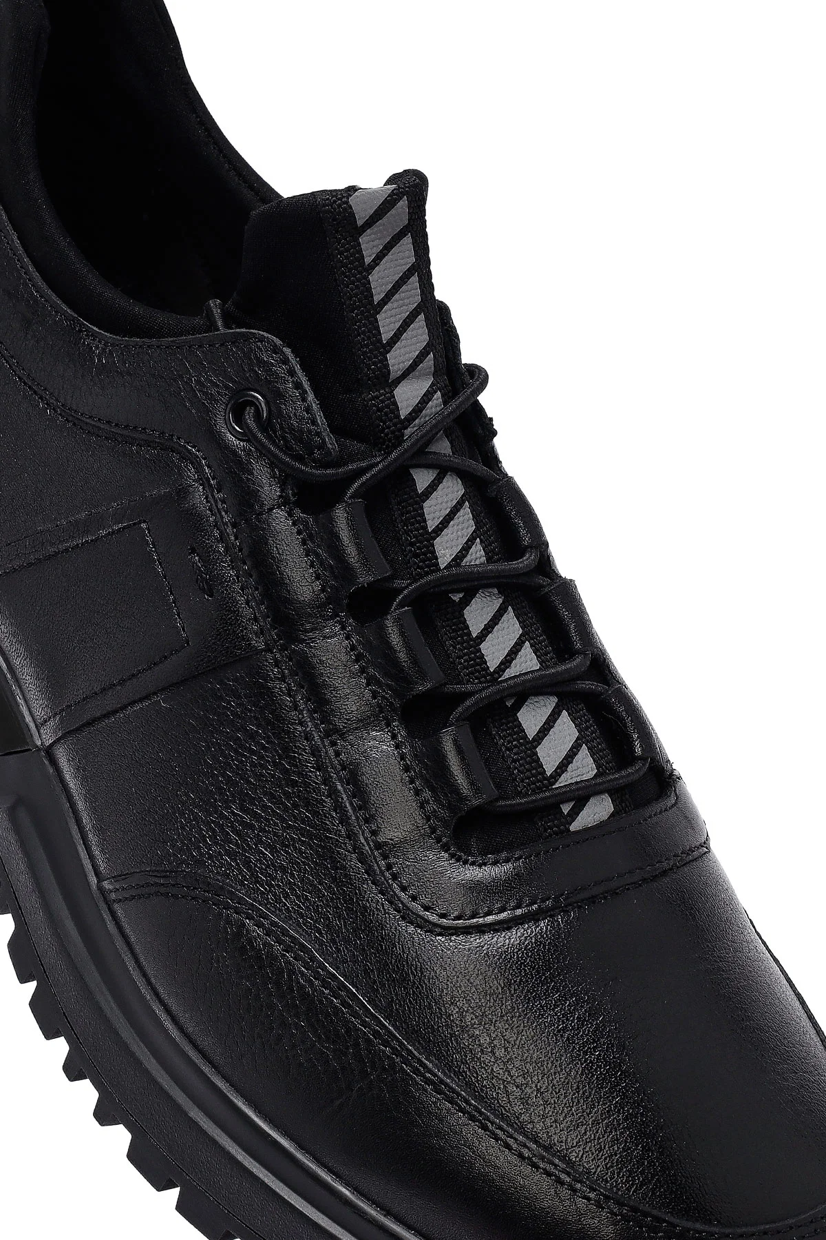 Erkek Siyah Bağcıklı Kalın Tabanlı Deri Casual Sneaker - Image 9