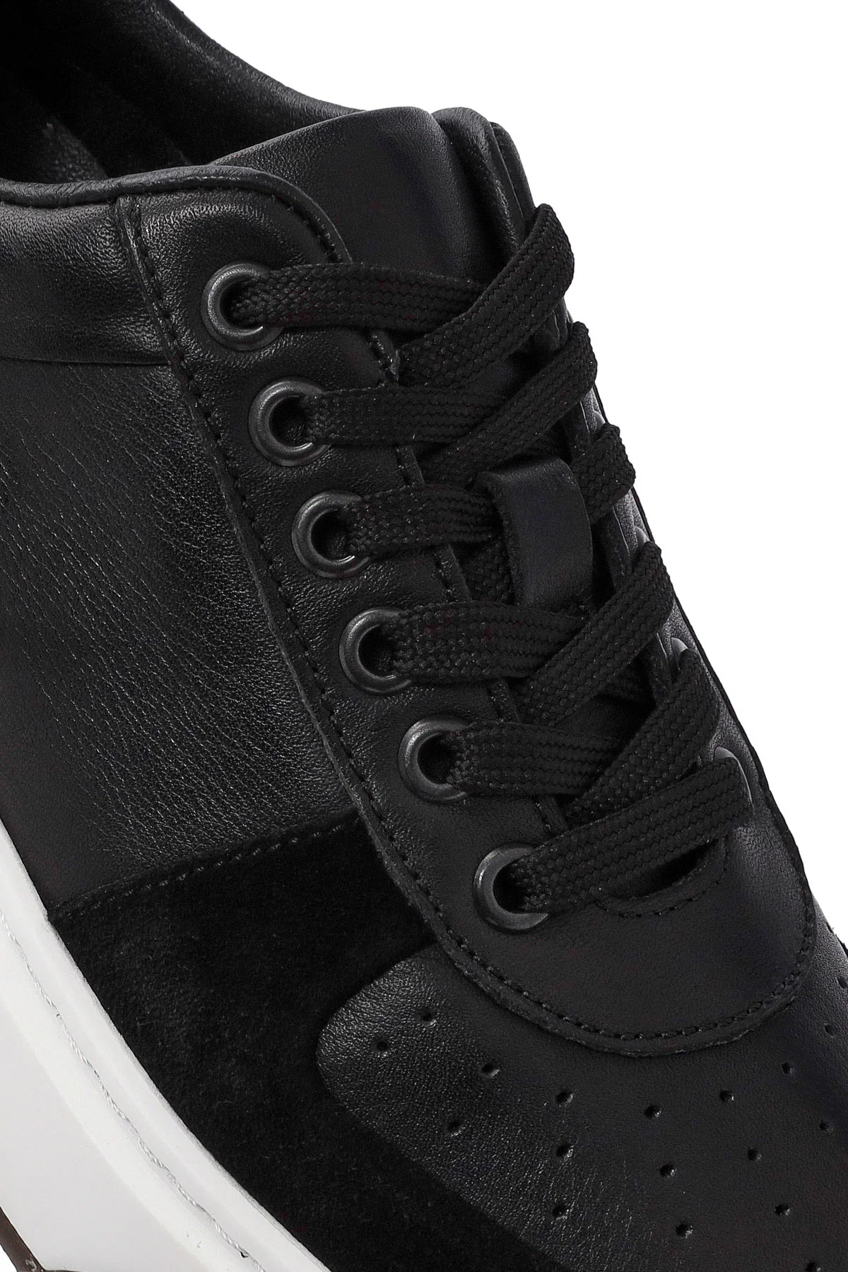 Erkek Siyah Bağcıklı Kalın Tabanlı Deri Sneaker - Image 9