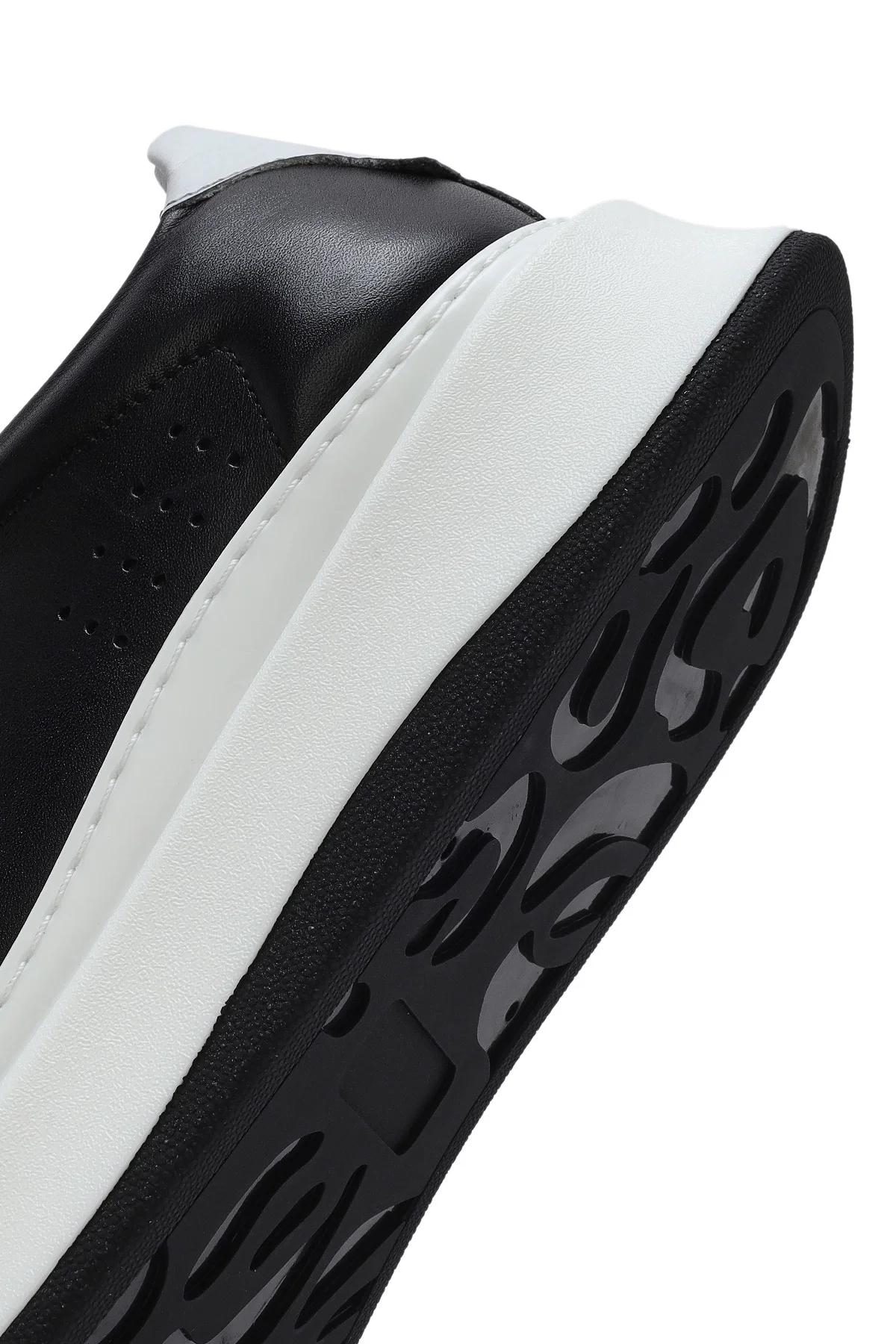Erkek Siyah Bağcıklı Kalın Tabanlı Deri Sneaker - Image 8