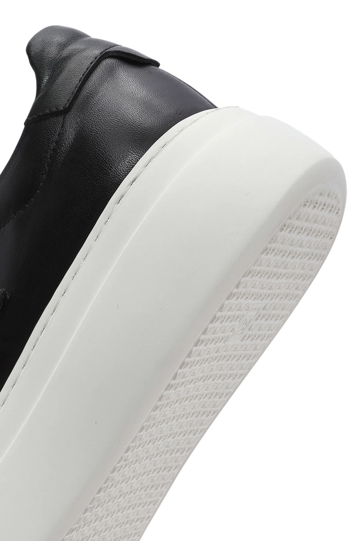 Erkek Siyah Bağcıklı Kalın Tabanlı Deri Sneaker - Image 8