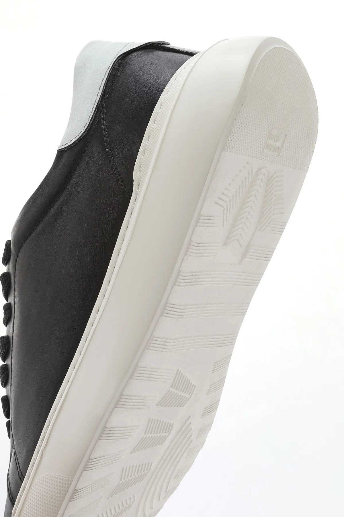 Erkek Siyah Bağcıklı Kalın Tabanlı Deri Sneaker - Image 8
