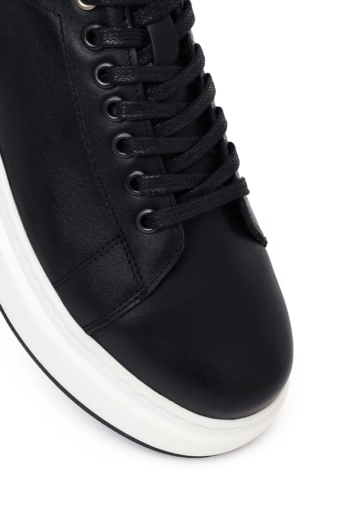 Erkek Siyah Bağcıklı Kalın Tabanlı Deri Sneaker - Image 9