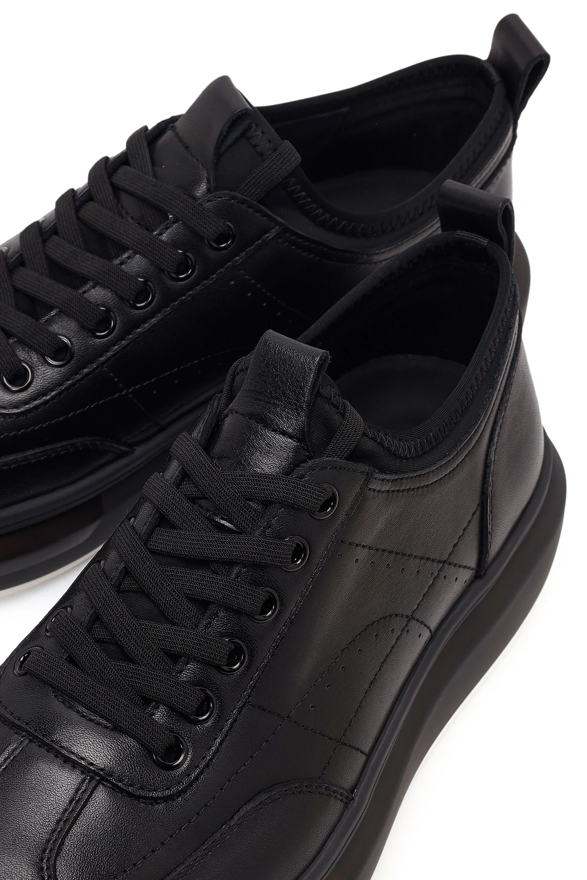 Erkek Siyah Bağcıklı Kalın Tabanlı Deri Sneaker - Image 10