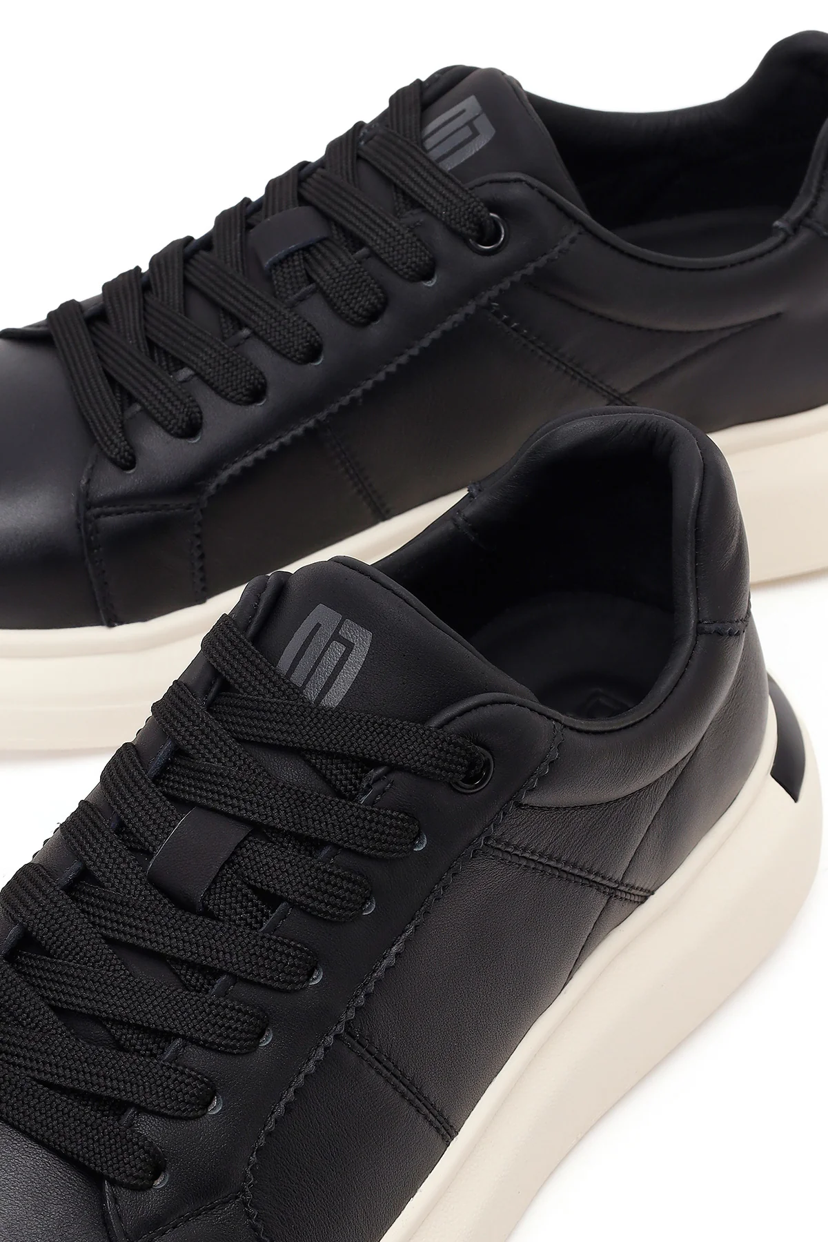 Erkek Siyah Bağcıklı Kalın Tabanlı Deri Sneaker - Image 10