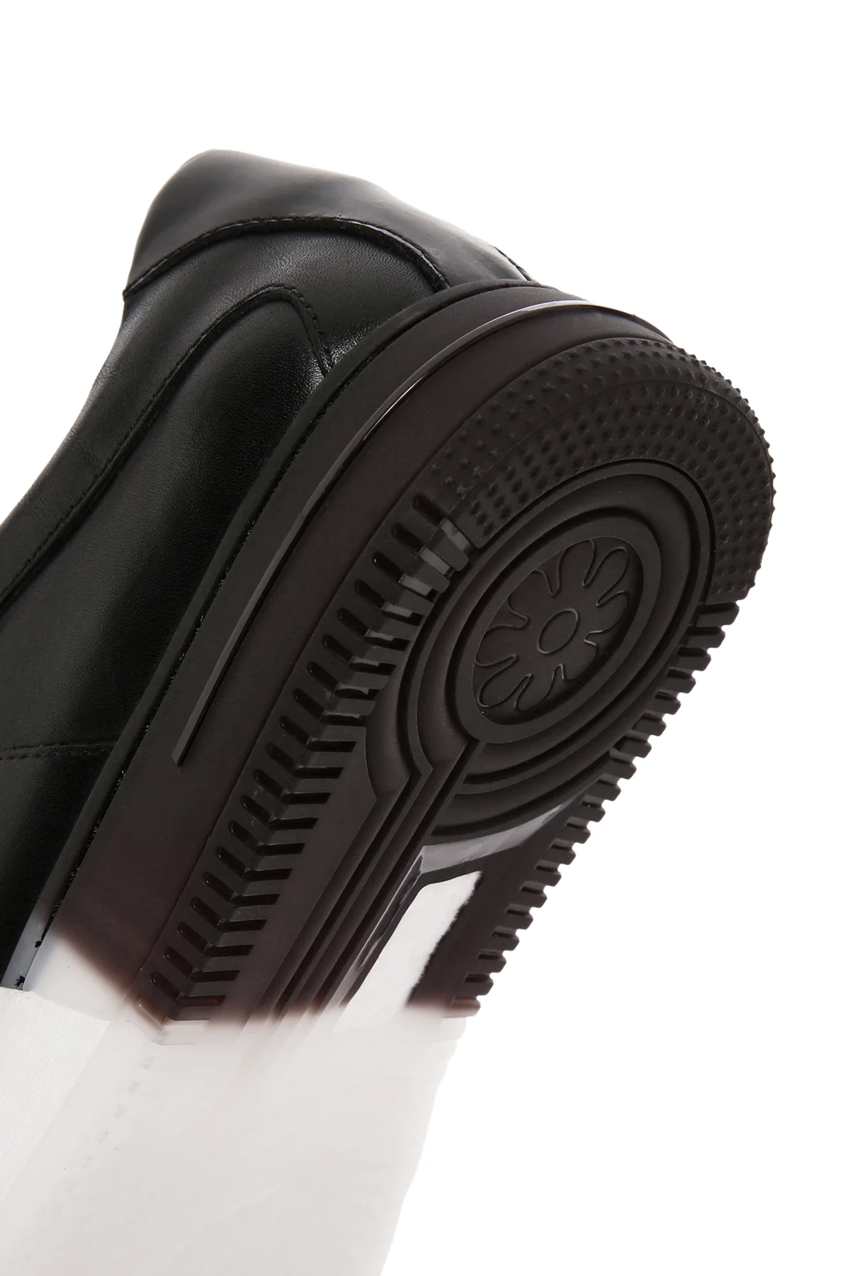 Erkek Siyah Kalın Tabanlı Bağcıklı Deri Sneaker - Image 8