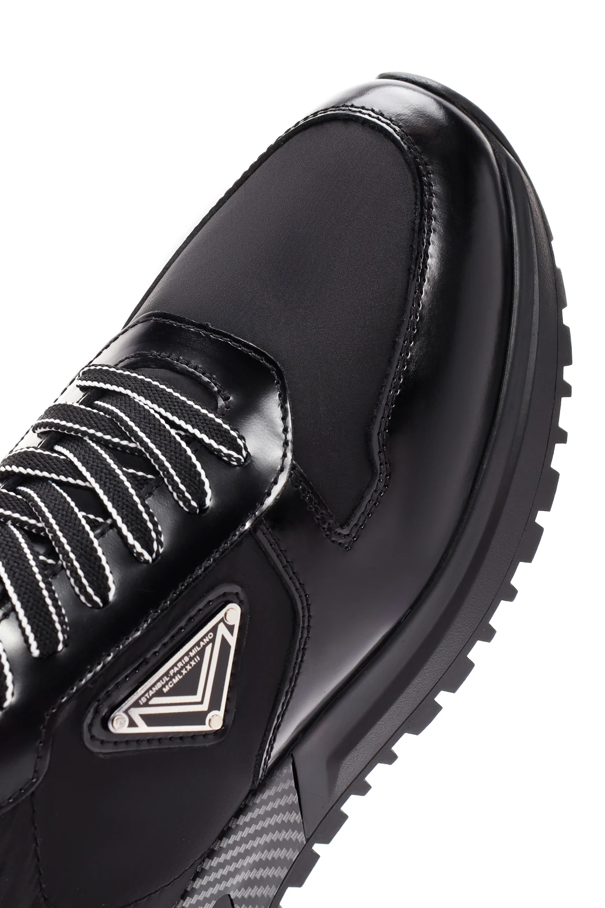 Erkek Siyah Kalın Tabanlı Bağcıklı Deri Sneaker - Image 9