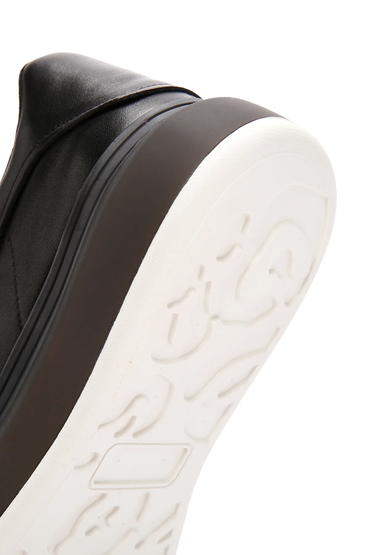 Erkek Siyah Kalın Tabanlı Bağcıklı Deri Sneaker - Image 8