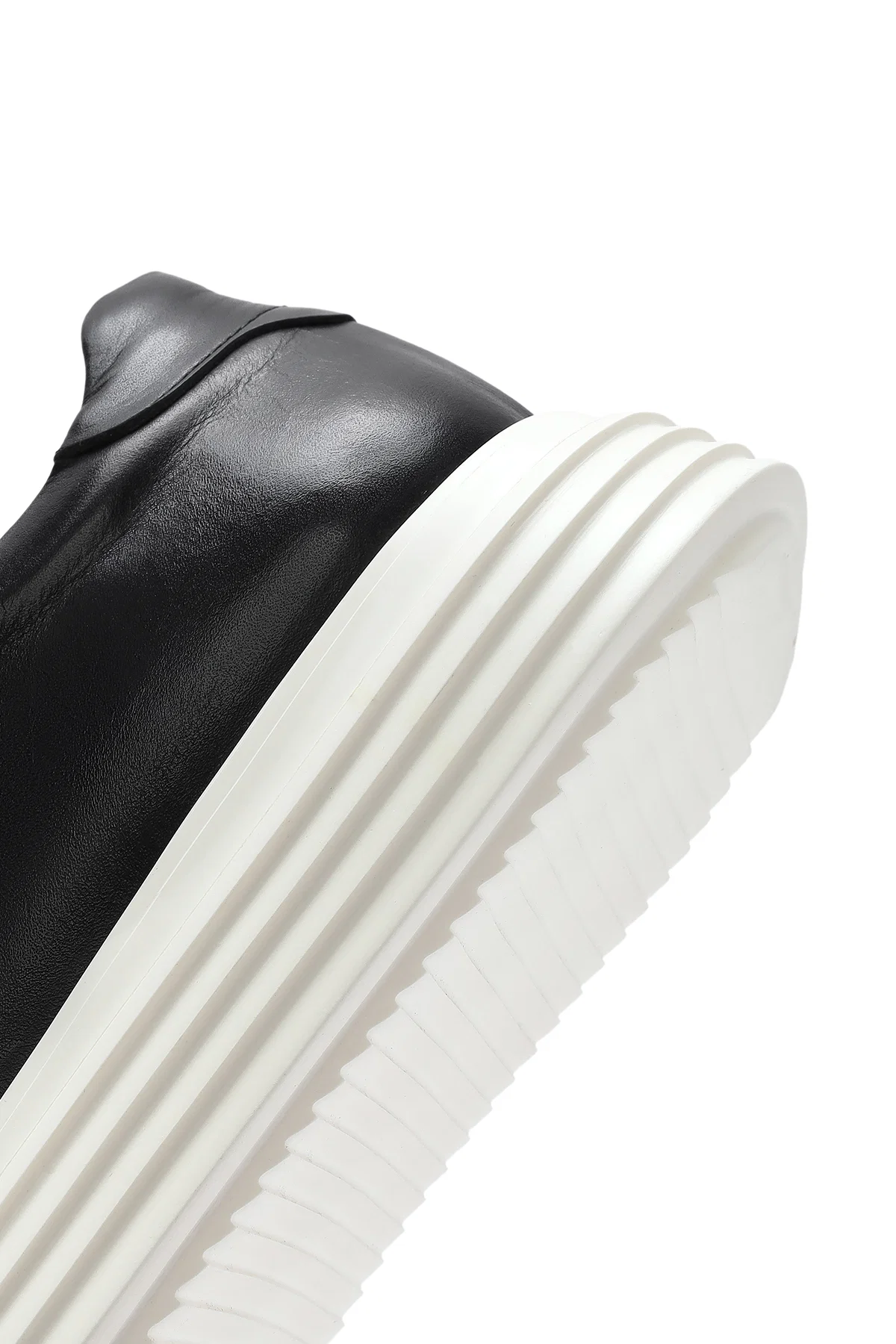 Erkek Siyah Kalın Tabanlı Bağcıklı Deri Sneaker - Image 8