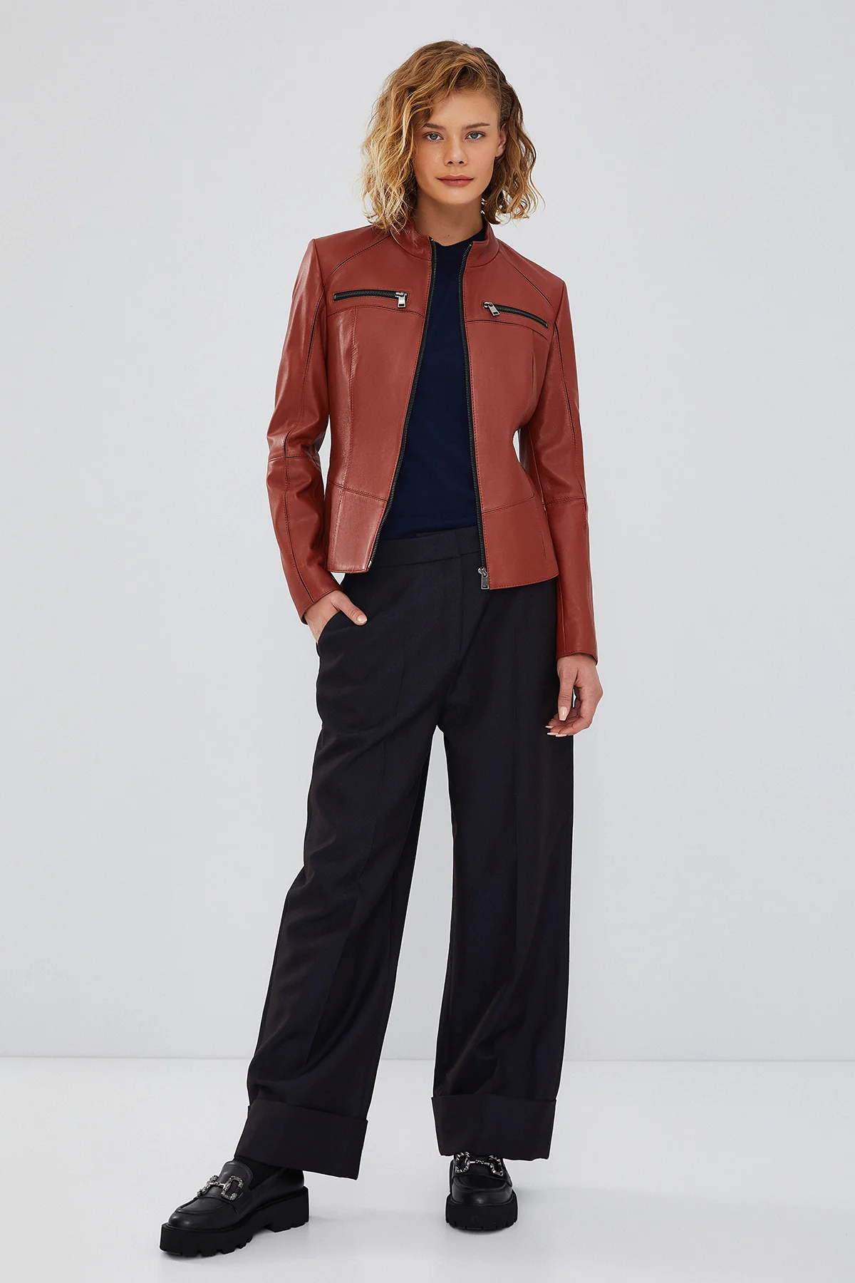 Eva Kadın Kahverengi Slim-Fit Kısa Deri Ceket - Image 6