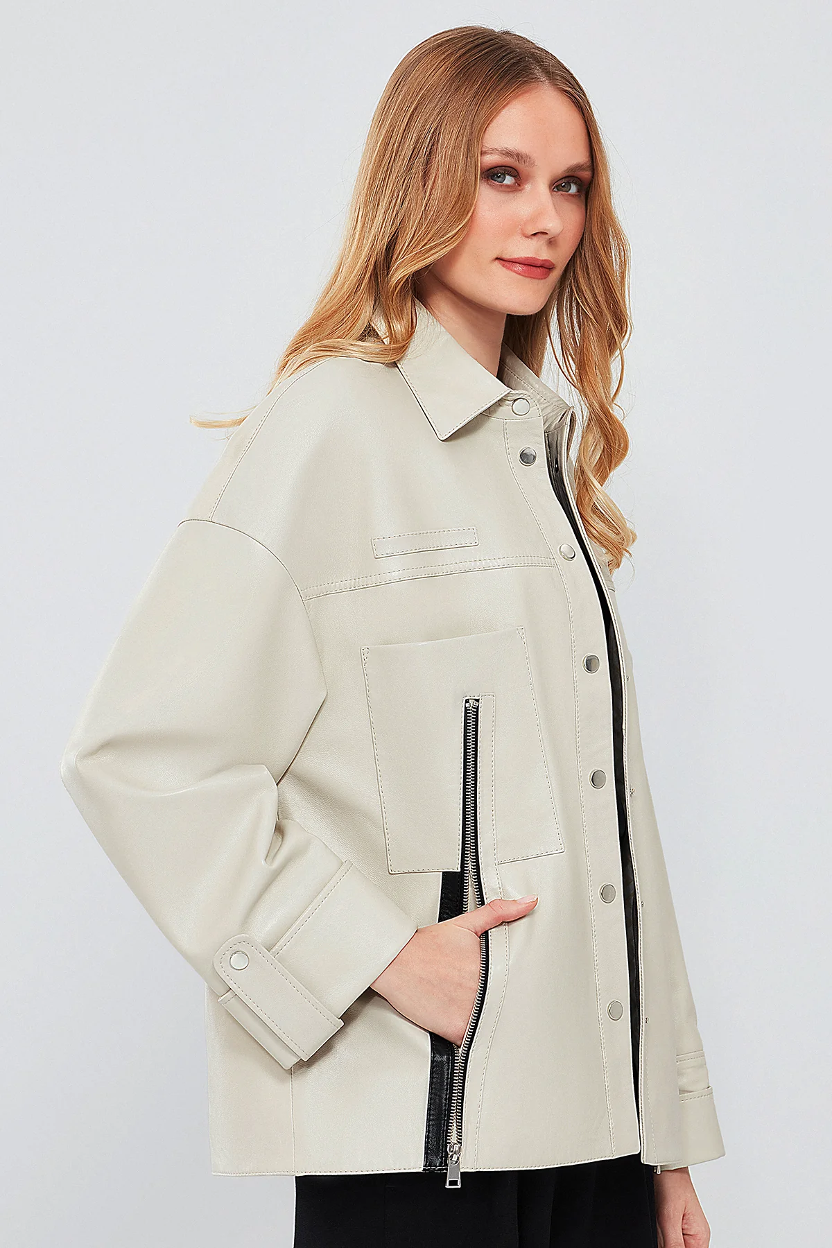 Farrah Kadın Bej Oversize Deri Ceket - Image 2