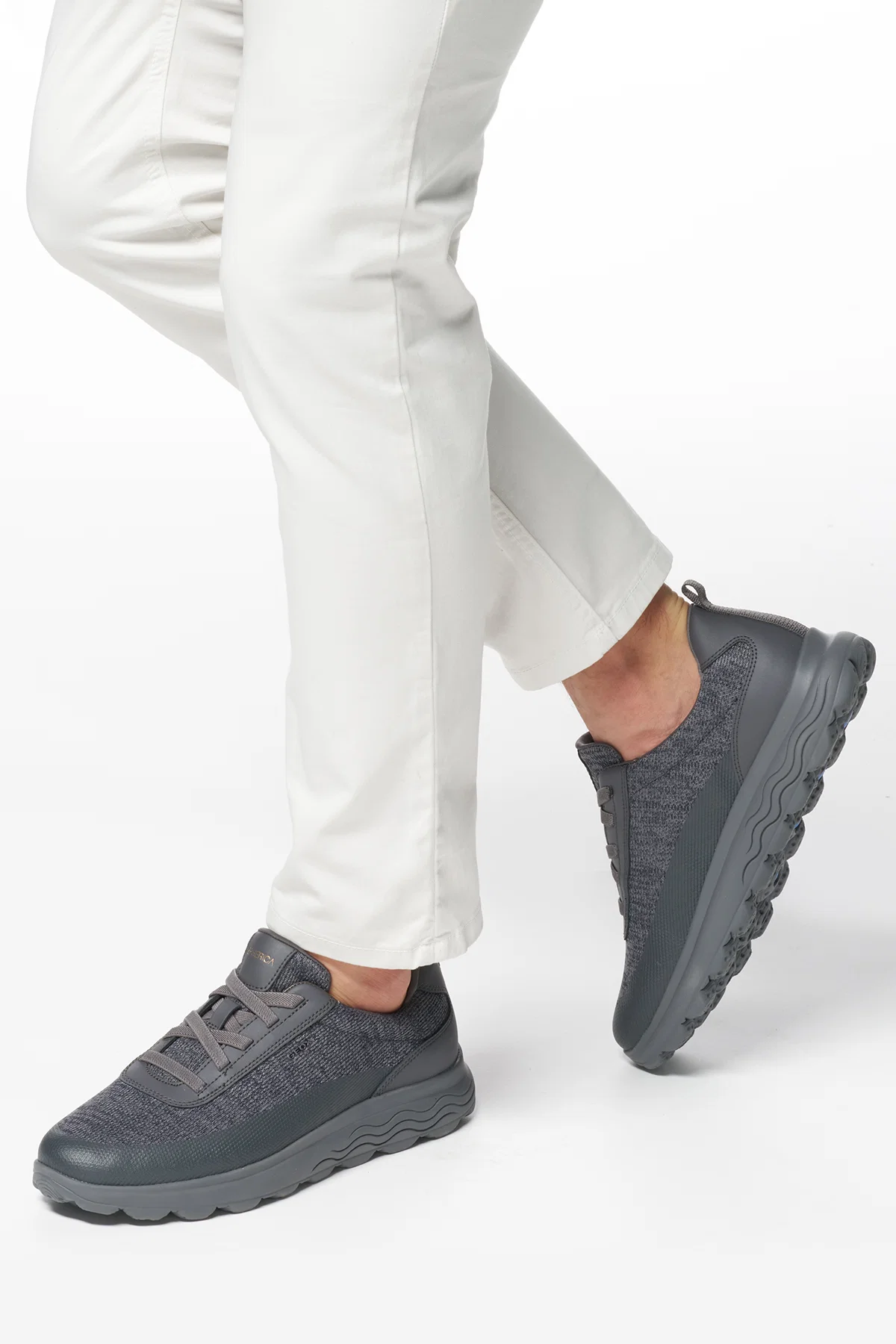 Geox Erkek Gri Slip-On Bağcıklı Sneaker - Image 4