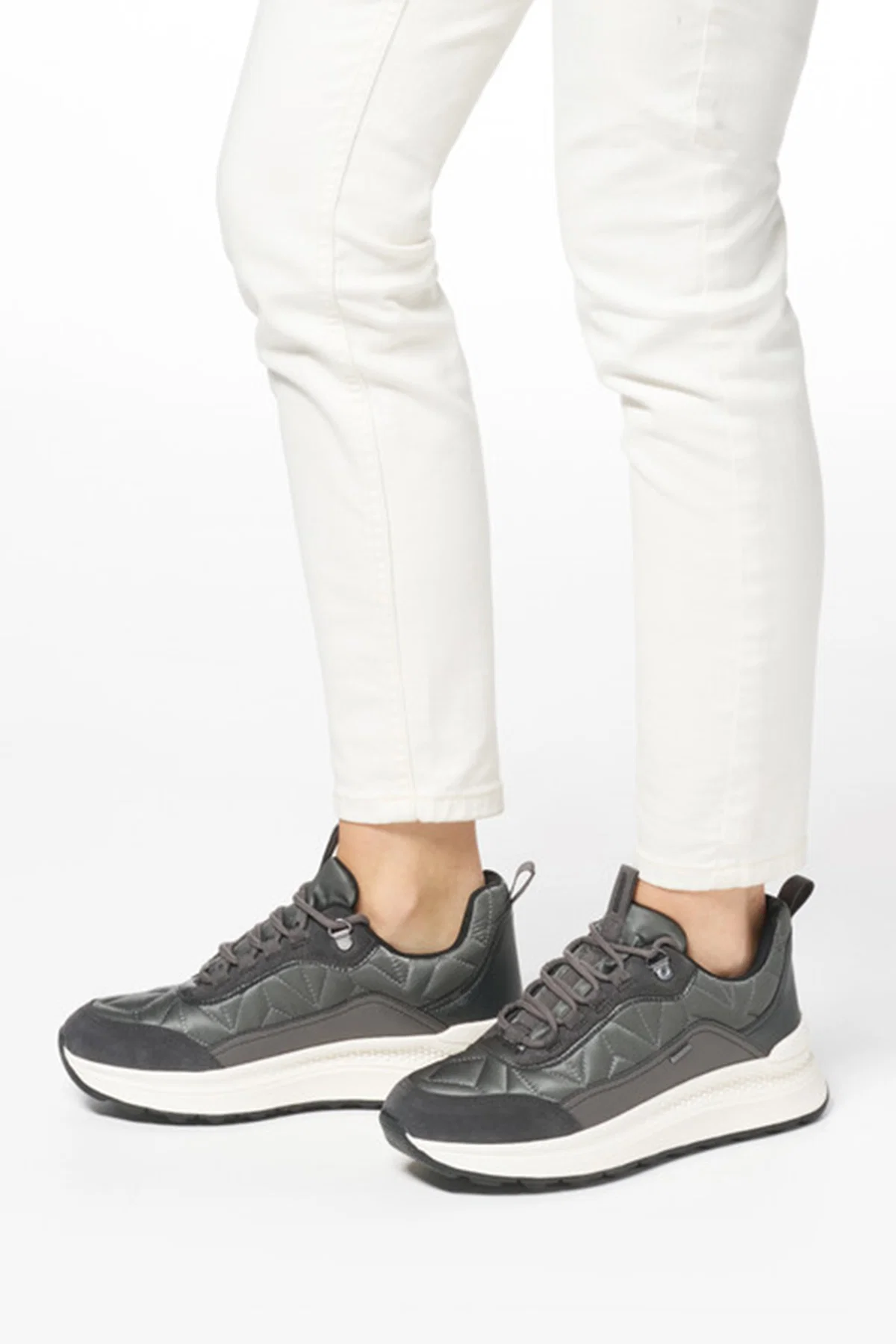 Geox Kadın Gri Bağcıklı Kalın Tabanlı Kumaş Sneaker - Image 2