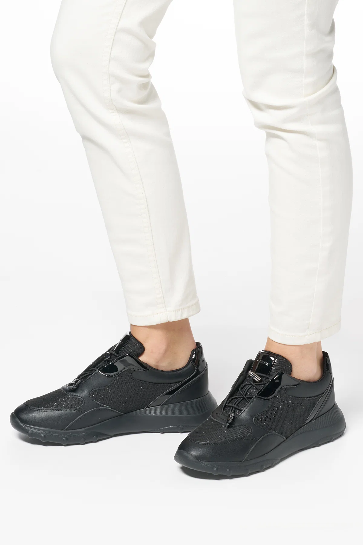 Geox Kadın Siyah Alleniee B Taş Detaylı Sneaker - Image 4