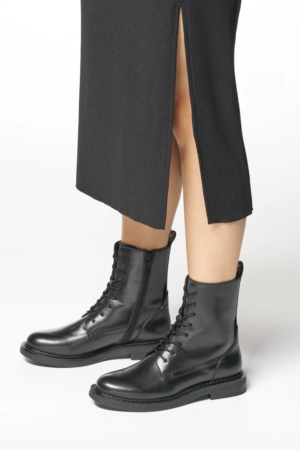 Geox Kadın Siyah Serilda Bağcıklı Deri Bot - Image 4