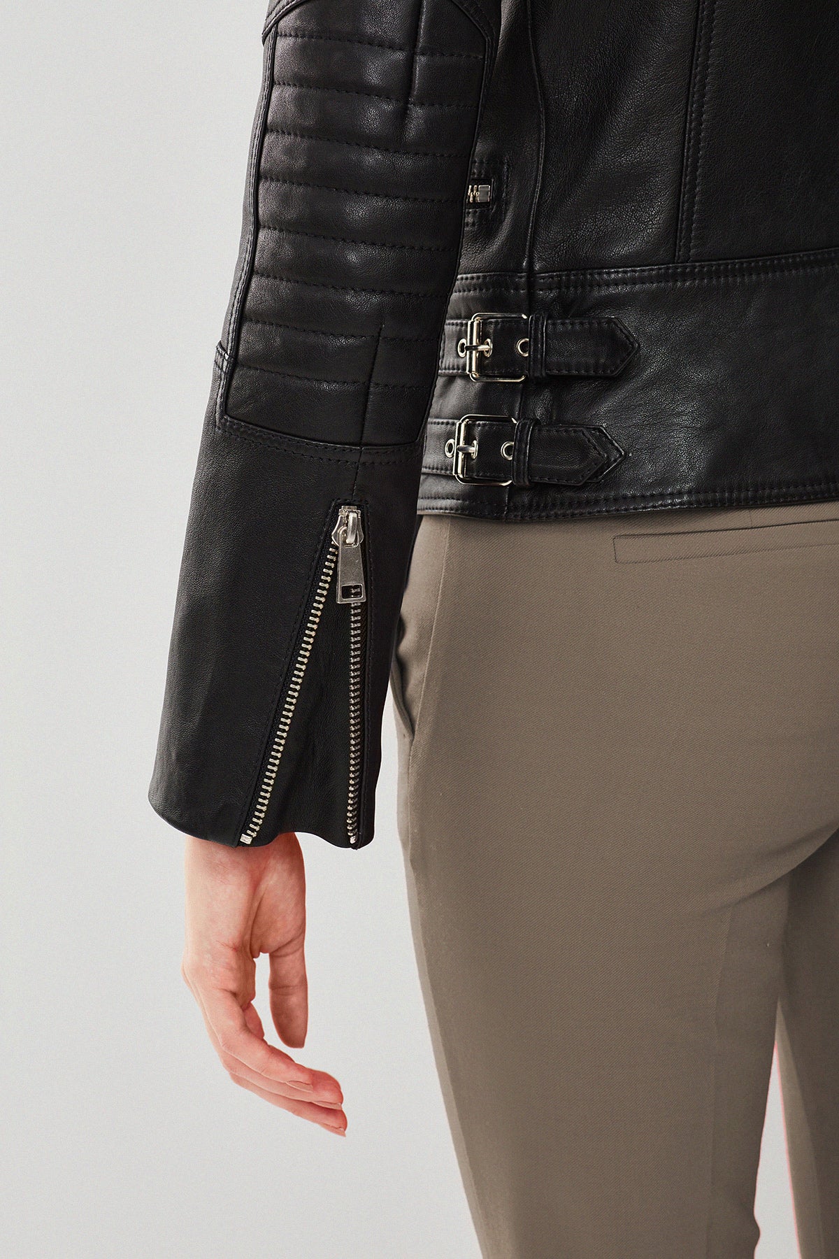 Giselle Kadın Siyah Slim-Fit Biker Deri Ceket - Image 6